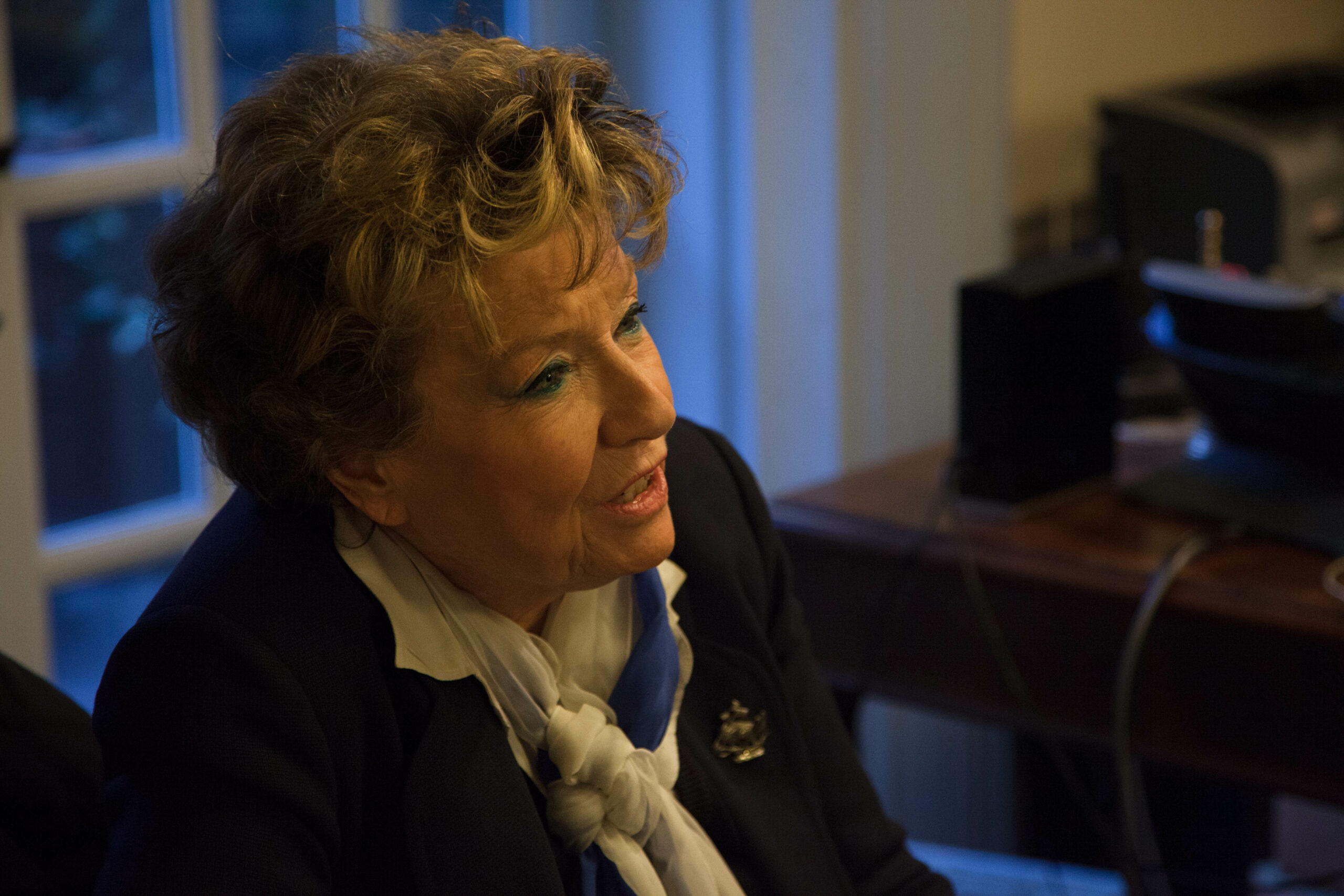 side-picture-of-speaker-from-dacia-maraini-at-casa-italiana