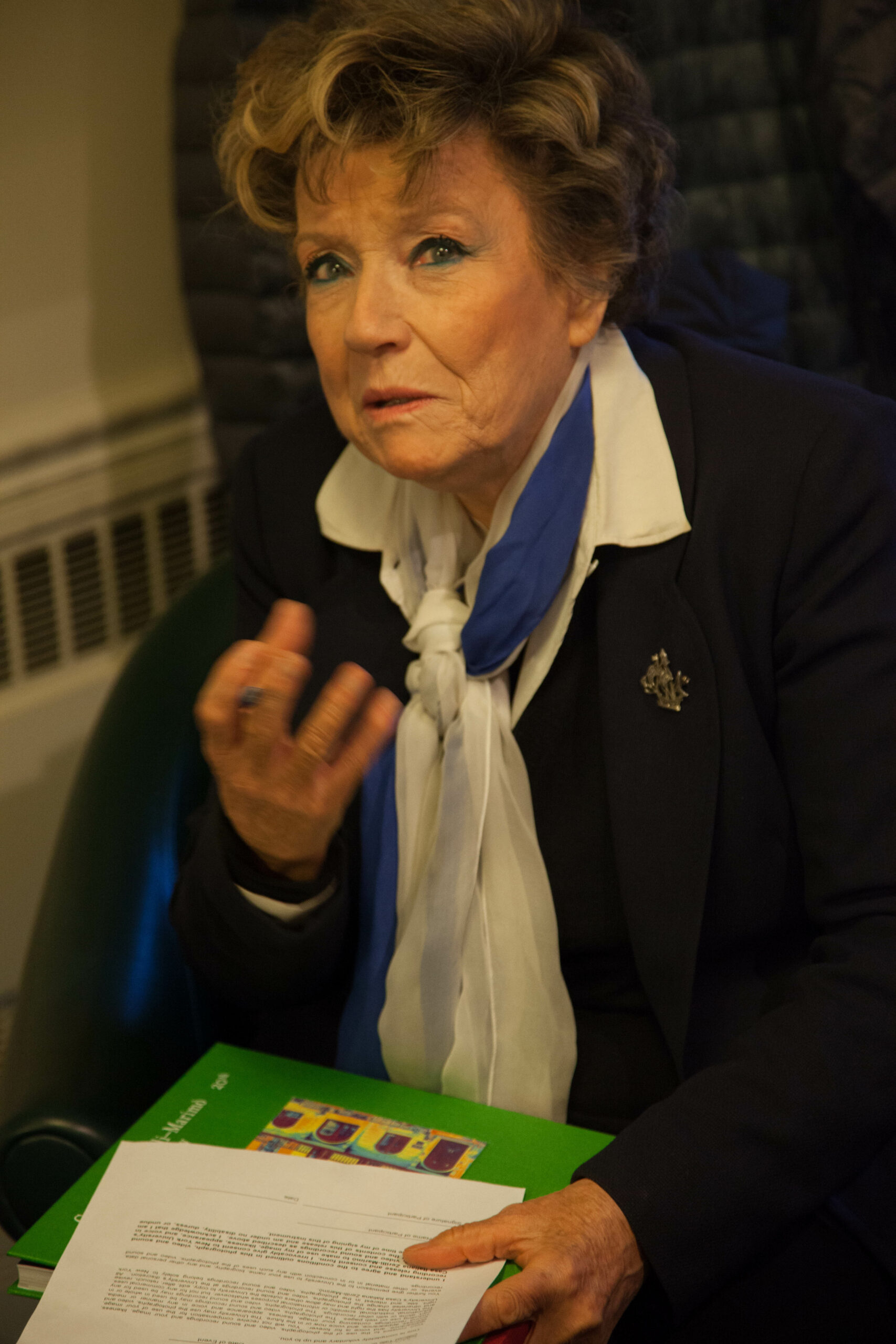 speaker-with-book-from-dacia-maraini-at-casa-italiana