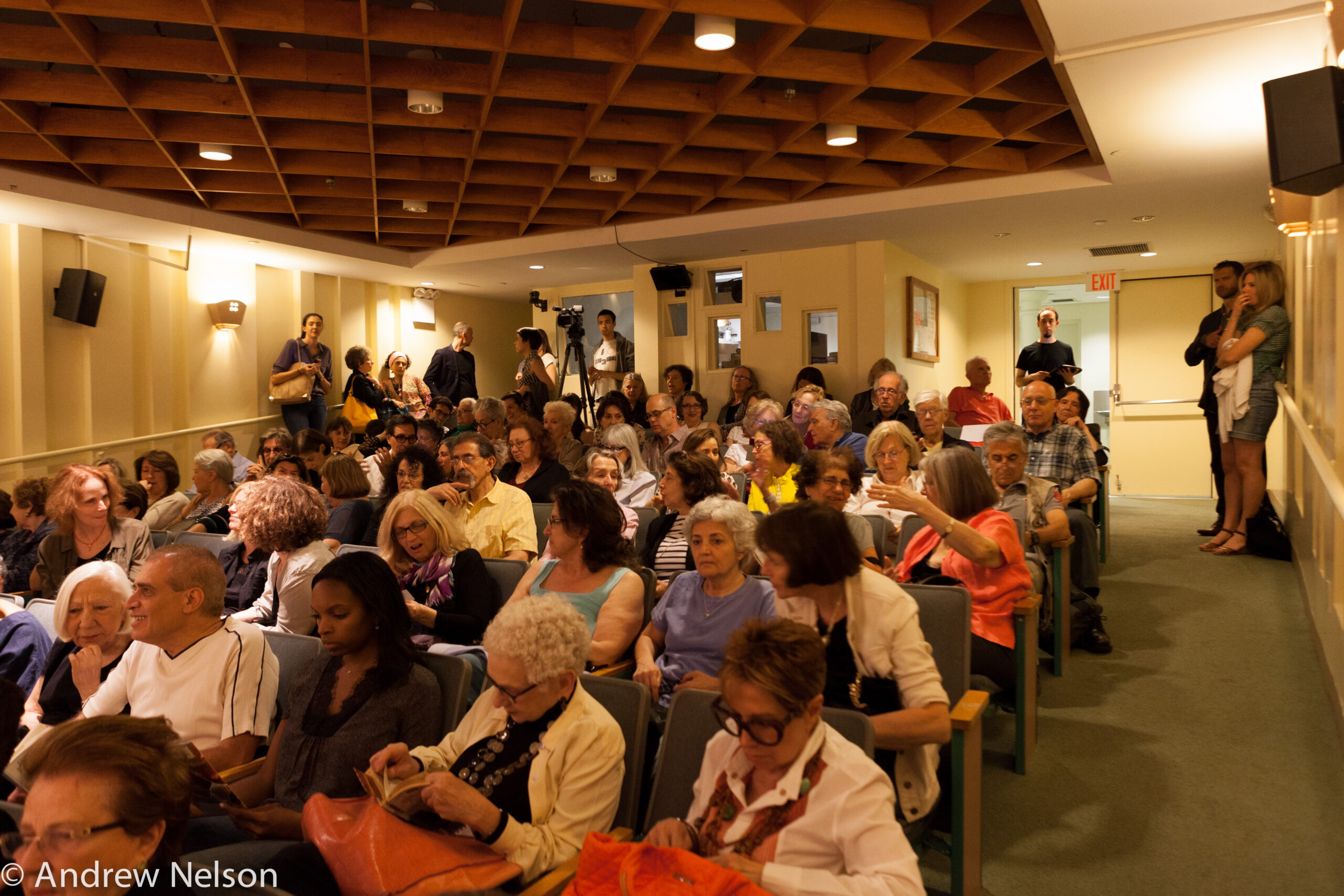 spectators-from-pen-world-voices-festival-at-casa-italiana