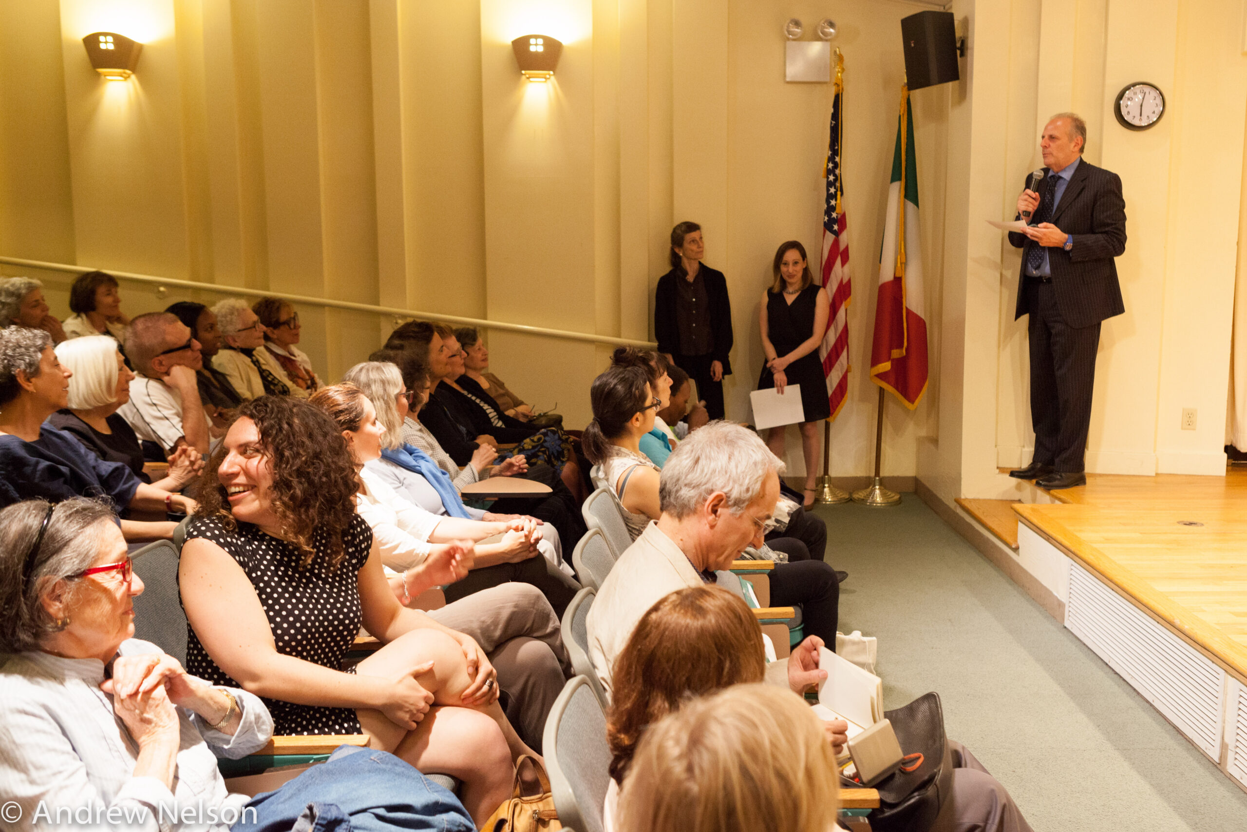 stefano-talking-and-spectators-from-pen-world-voices-festival-at-casa-italiana