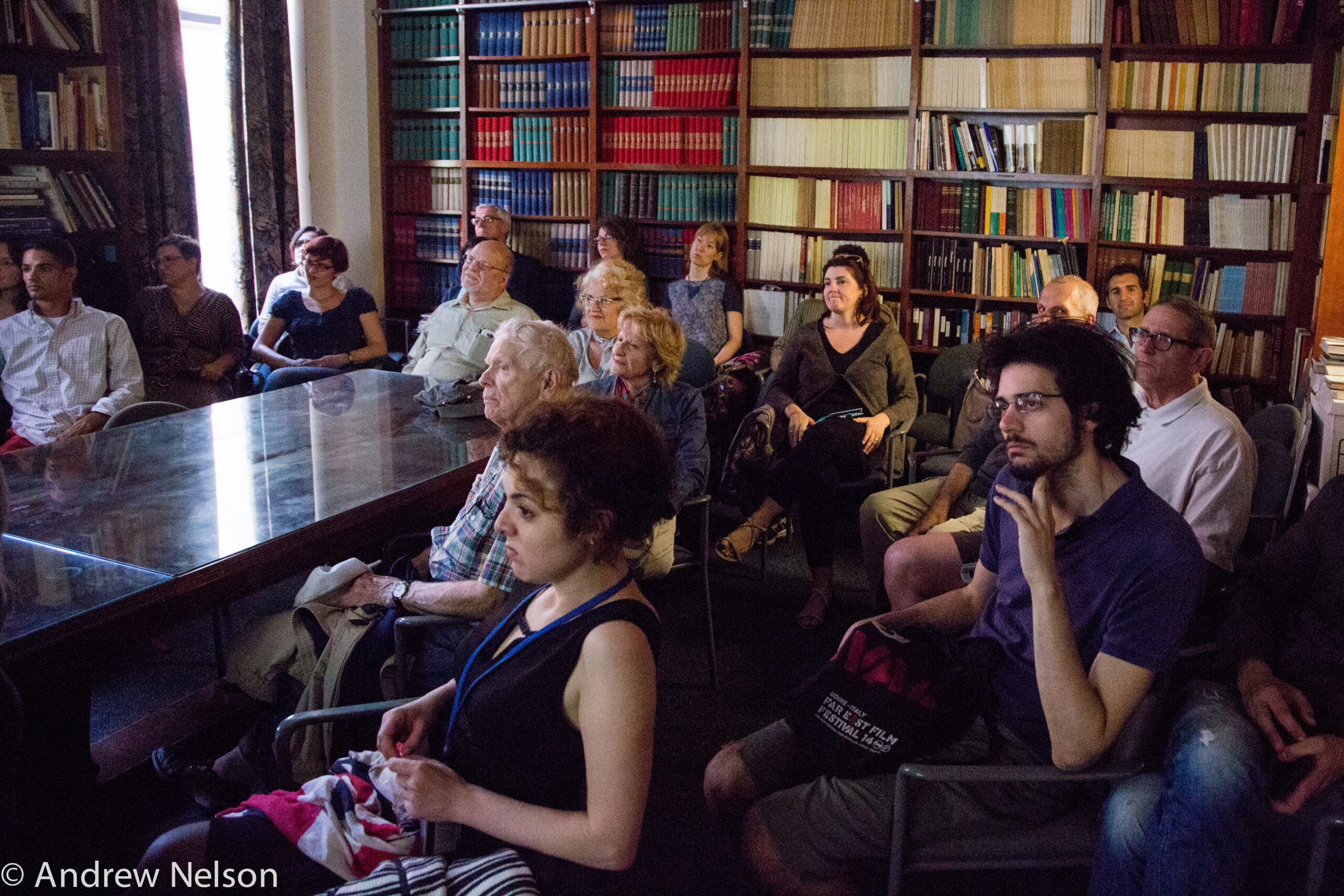 spectators-in-overflow-room-from-i-bambini-sanno-at-casa-italiana