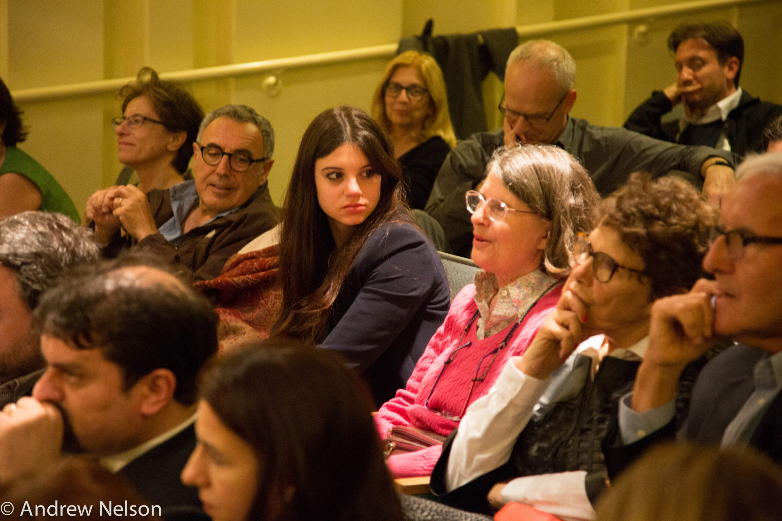 spectators-from-i-bambini-sanno-at-casa-italiana