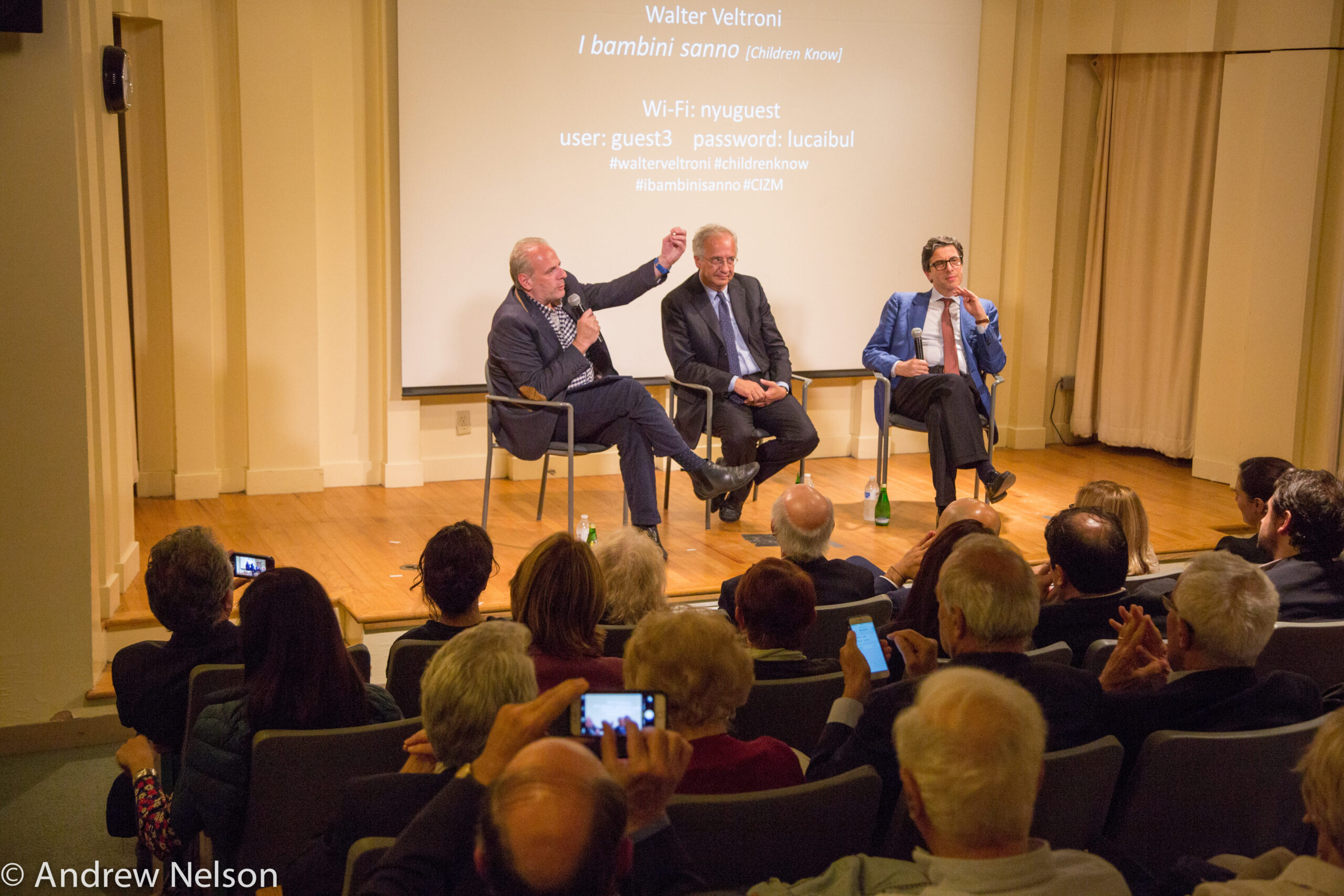 stefano-and-director-conversing-on-stage-from-i-bambini-sanno-at-casa-italiana