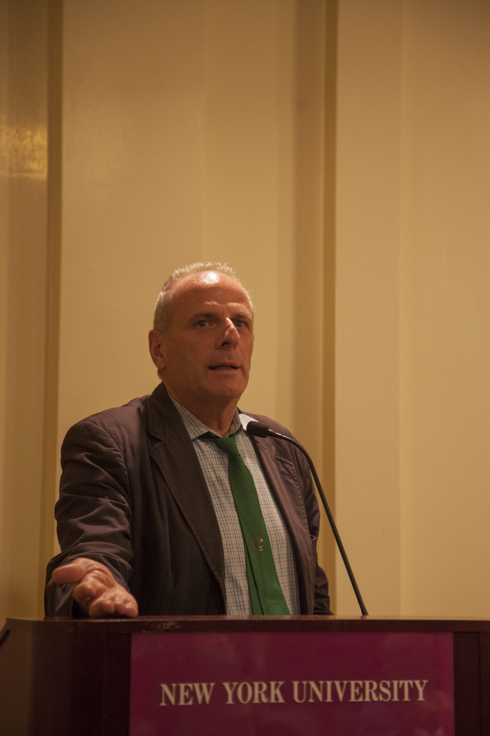 stefano-speaking-from-book-presentation-an-unlikely-union-at-casa-italiana