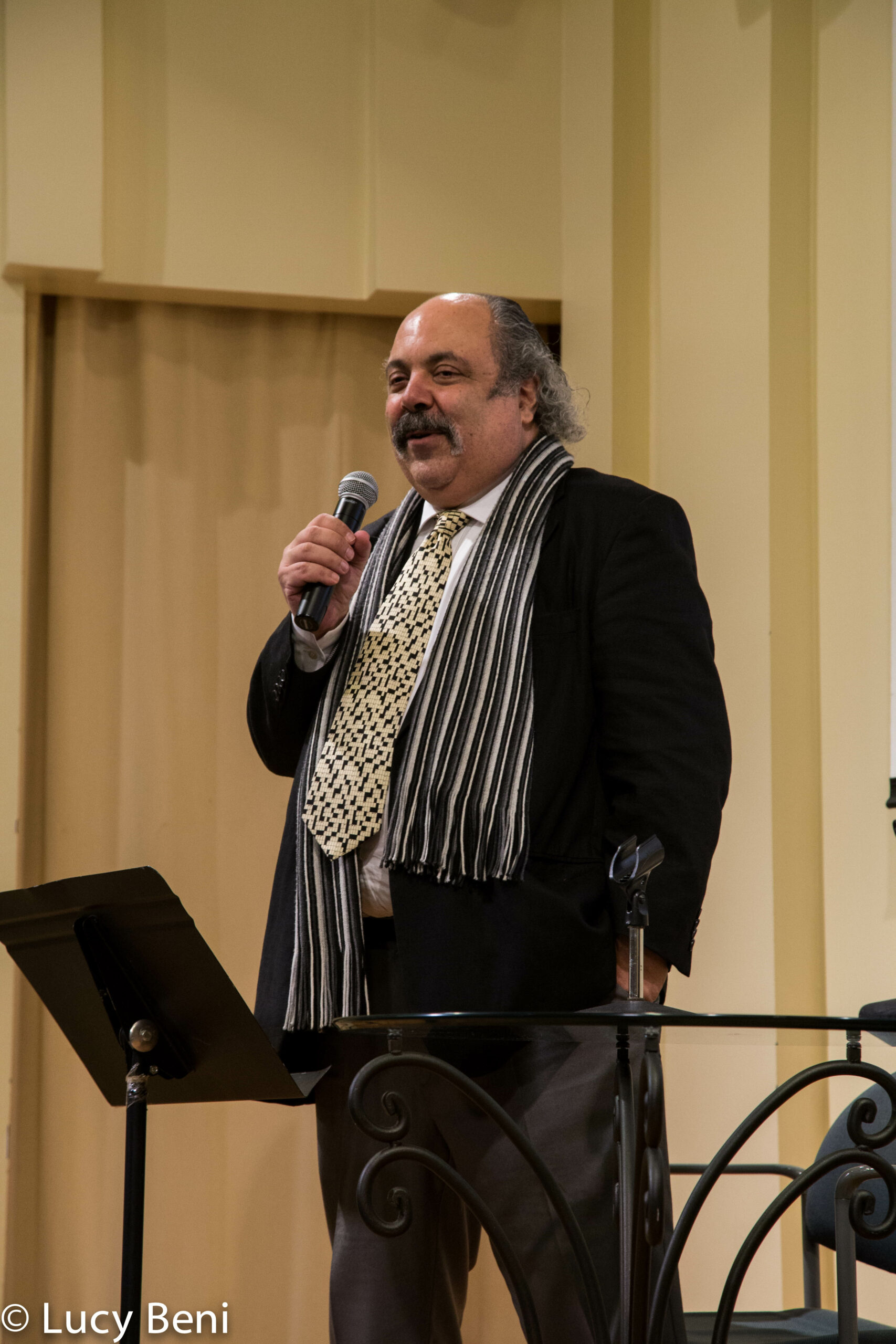 author-speaking-from-adventures-in-italian-opera-christine-goerke-at-casa-italiana