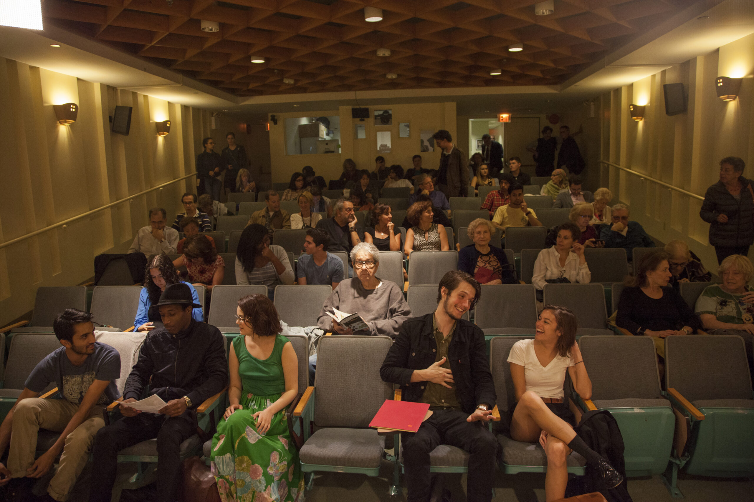spectators-from-leopardi-at-casa-italiana