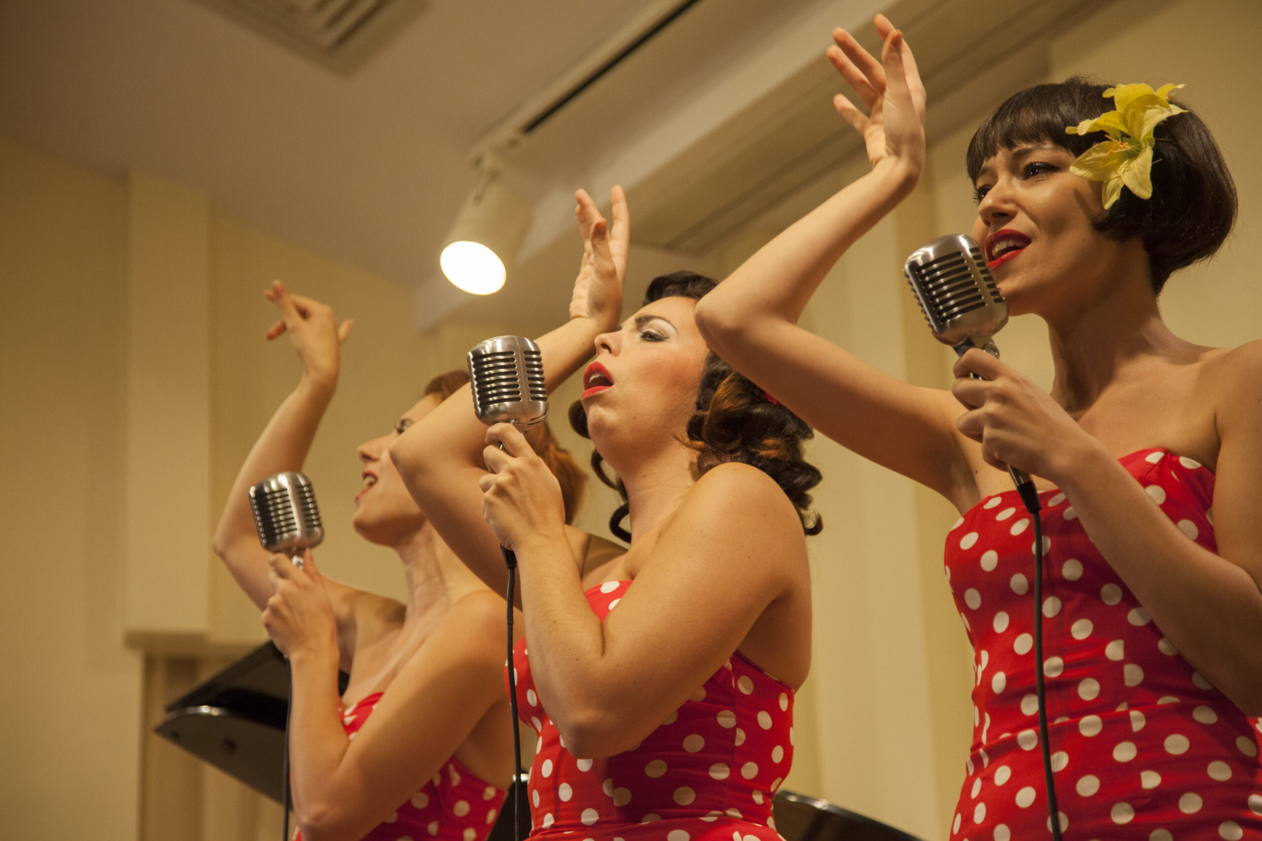 artists-performing-from-ladyvette-at-casa-italiana