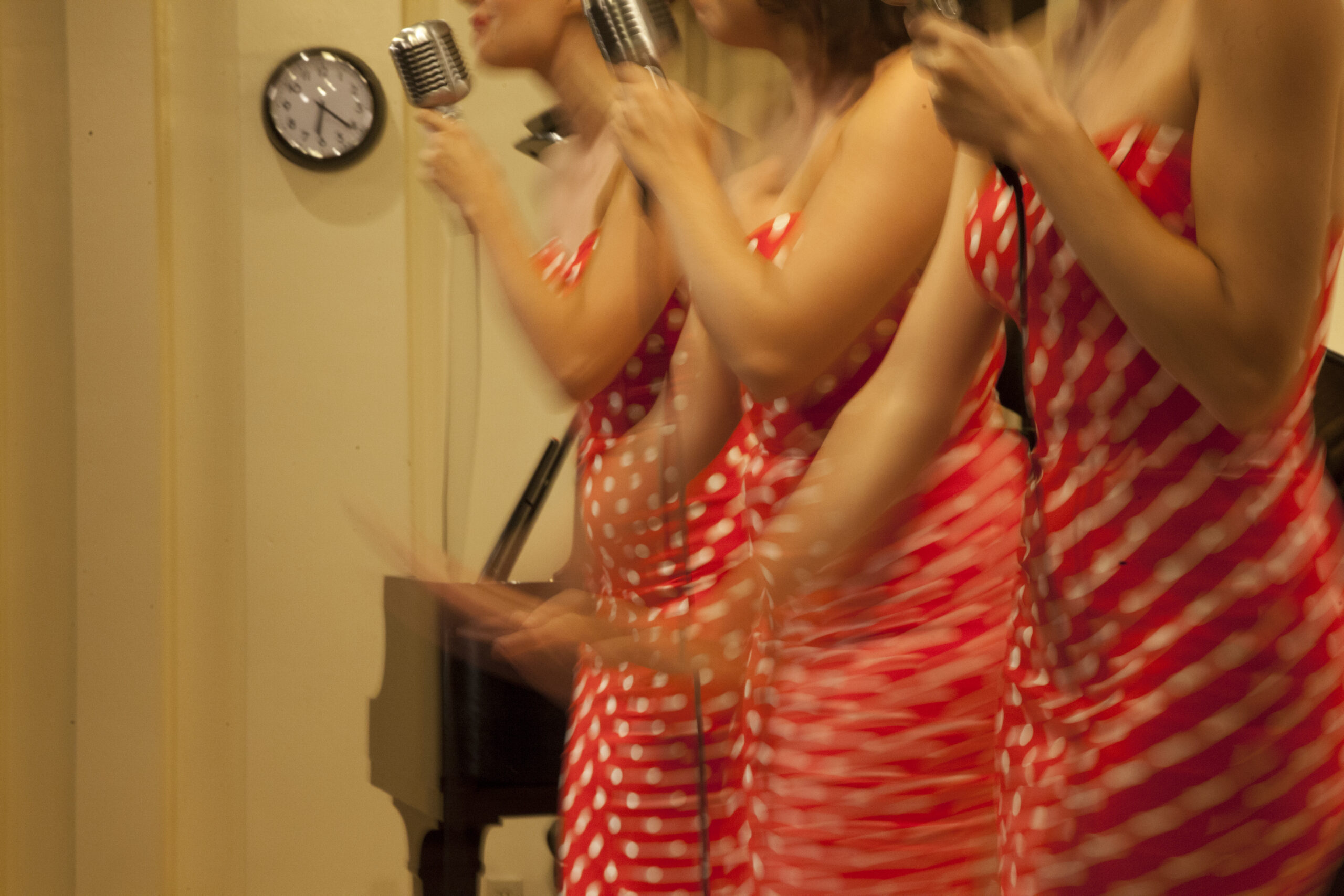 artists-performing-from-ladyvette-at-casa-italiana