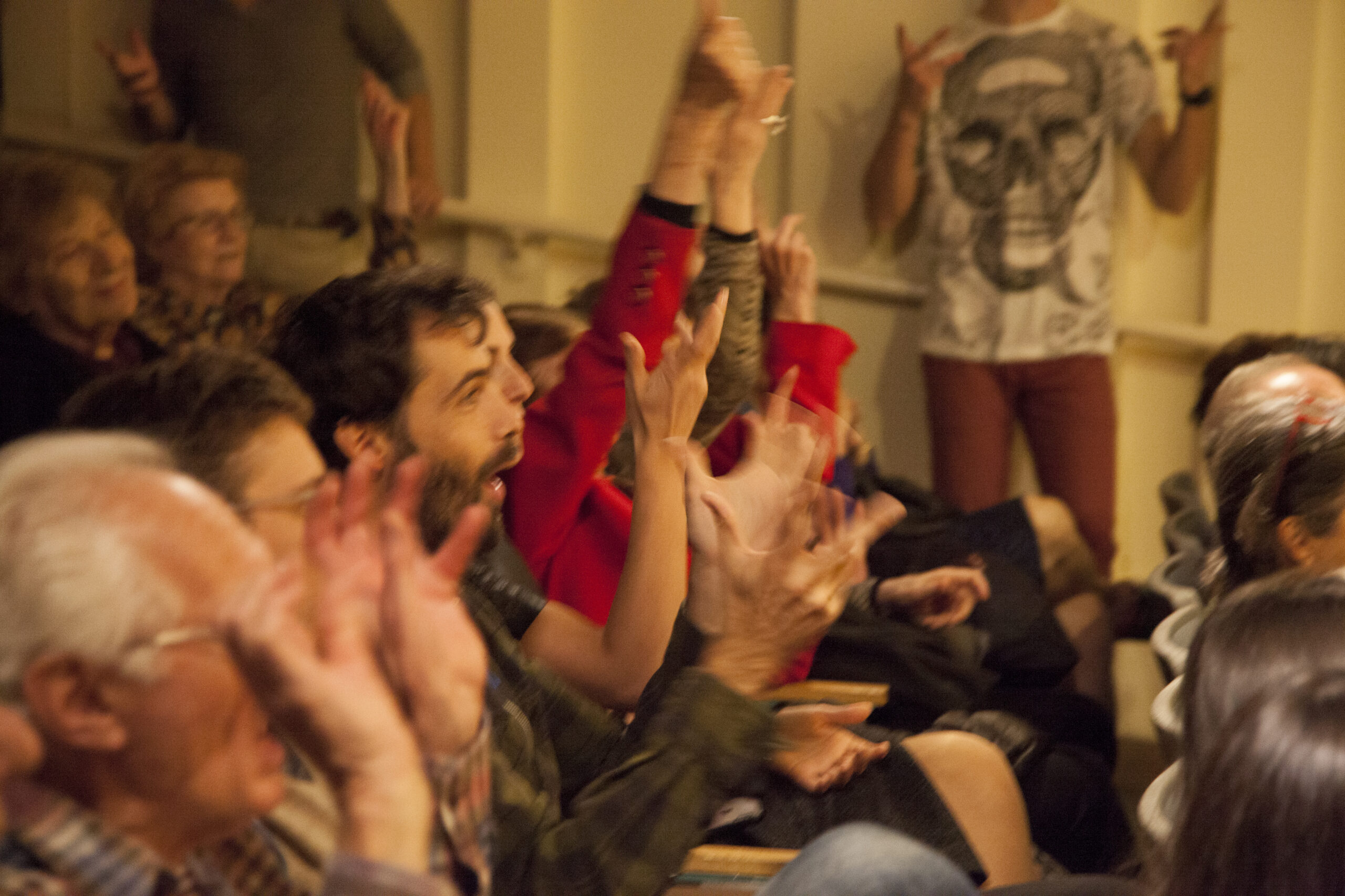 spectators-cheering-from-ladyvette-at-casa-italiana