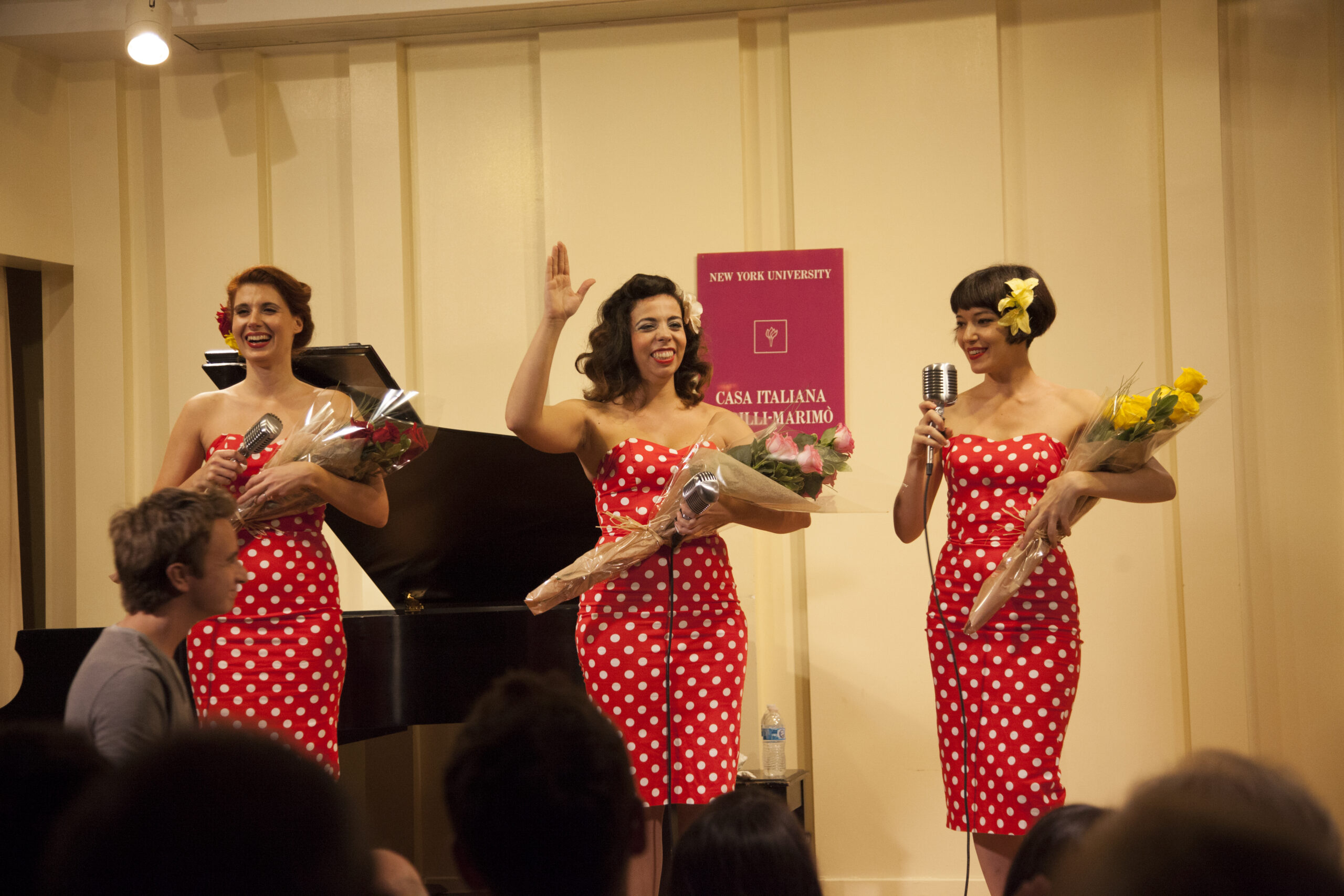 artists-on-stage-with-bouquet-from-ladyvette-at-casa-italiana