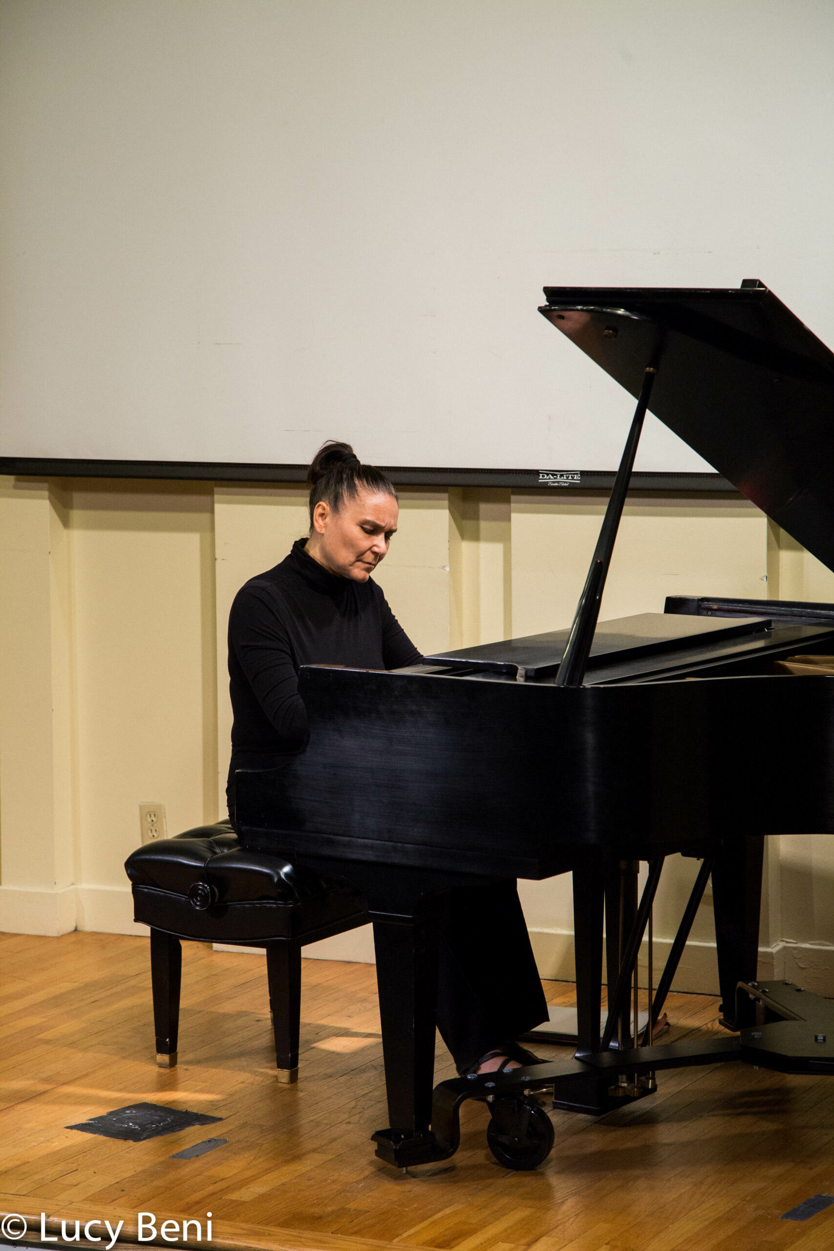 musician-playing-piano-from-concert-alessandra-garosi-novecento-at-casa-italiana