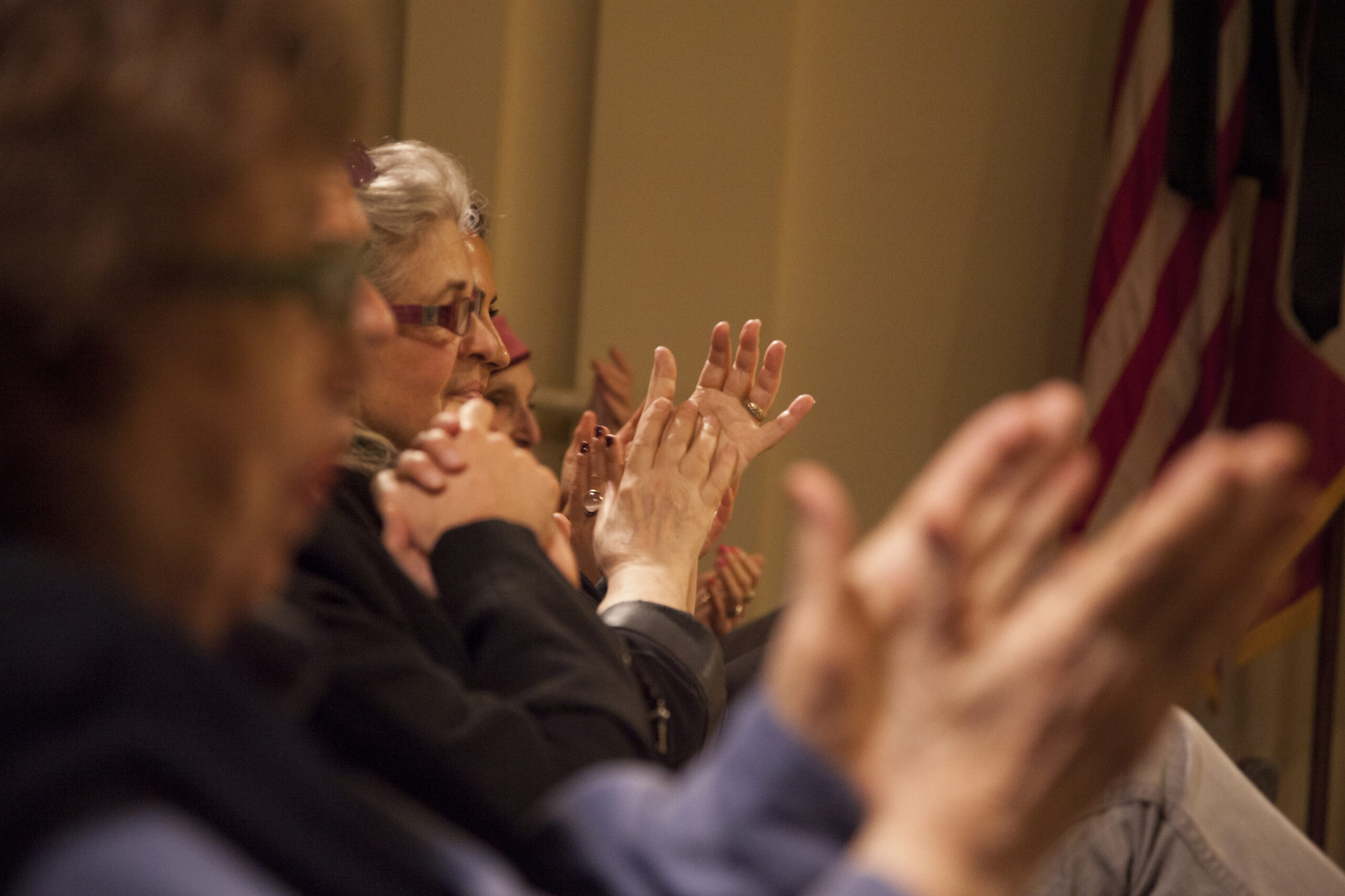 spectators-clapping-from-adventures-in-italian-opera-maria-guleghina-at-casa-italiana