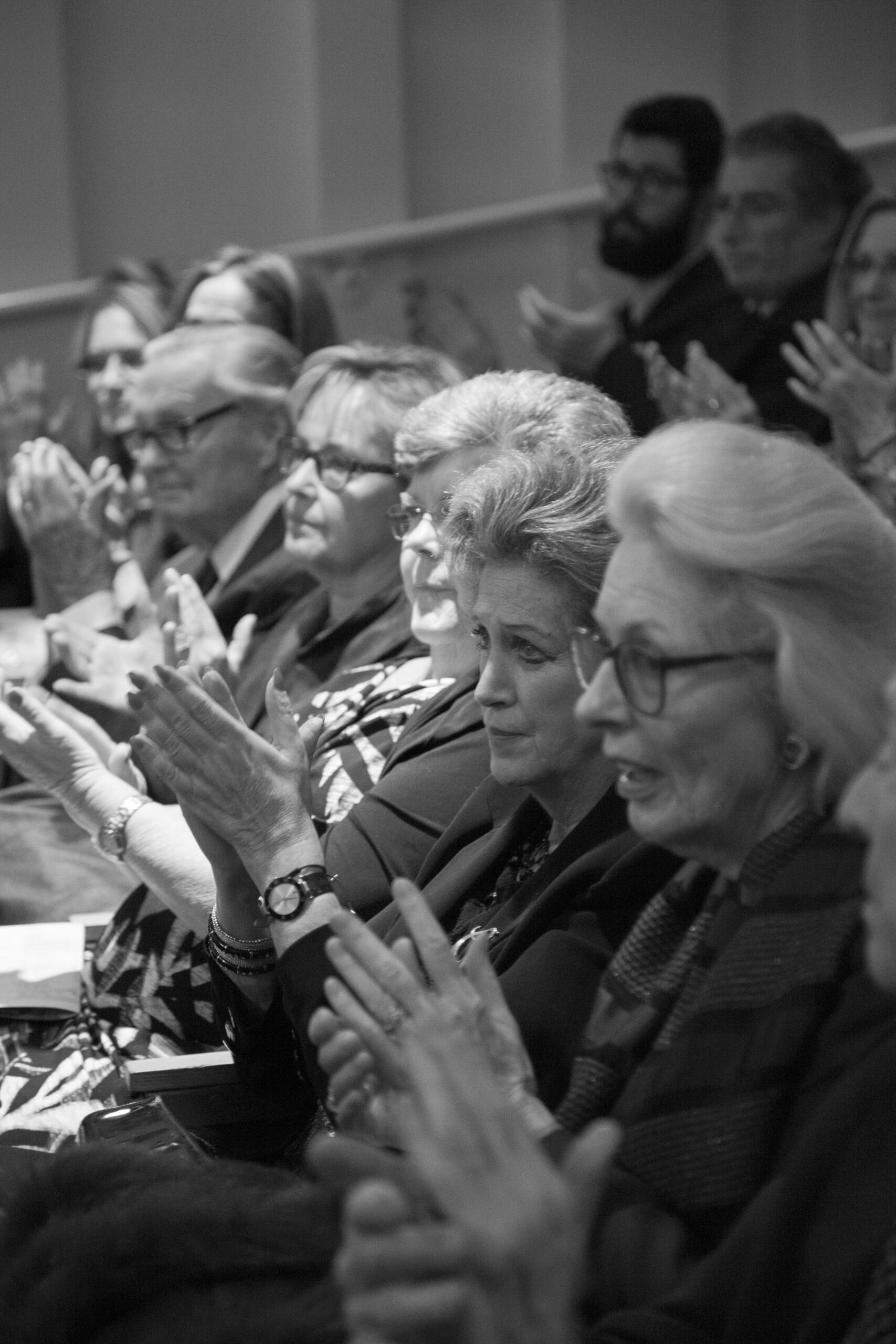 spectators-clapping-from-a-tribute-in-words-and-music-for-baroness-mariuccia-zerilli-marim-at-casa-italiana