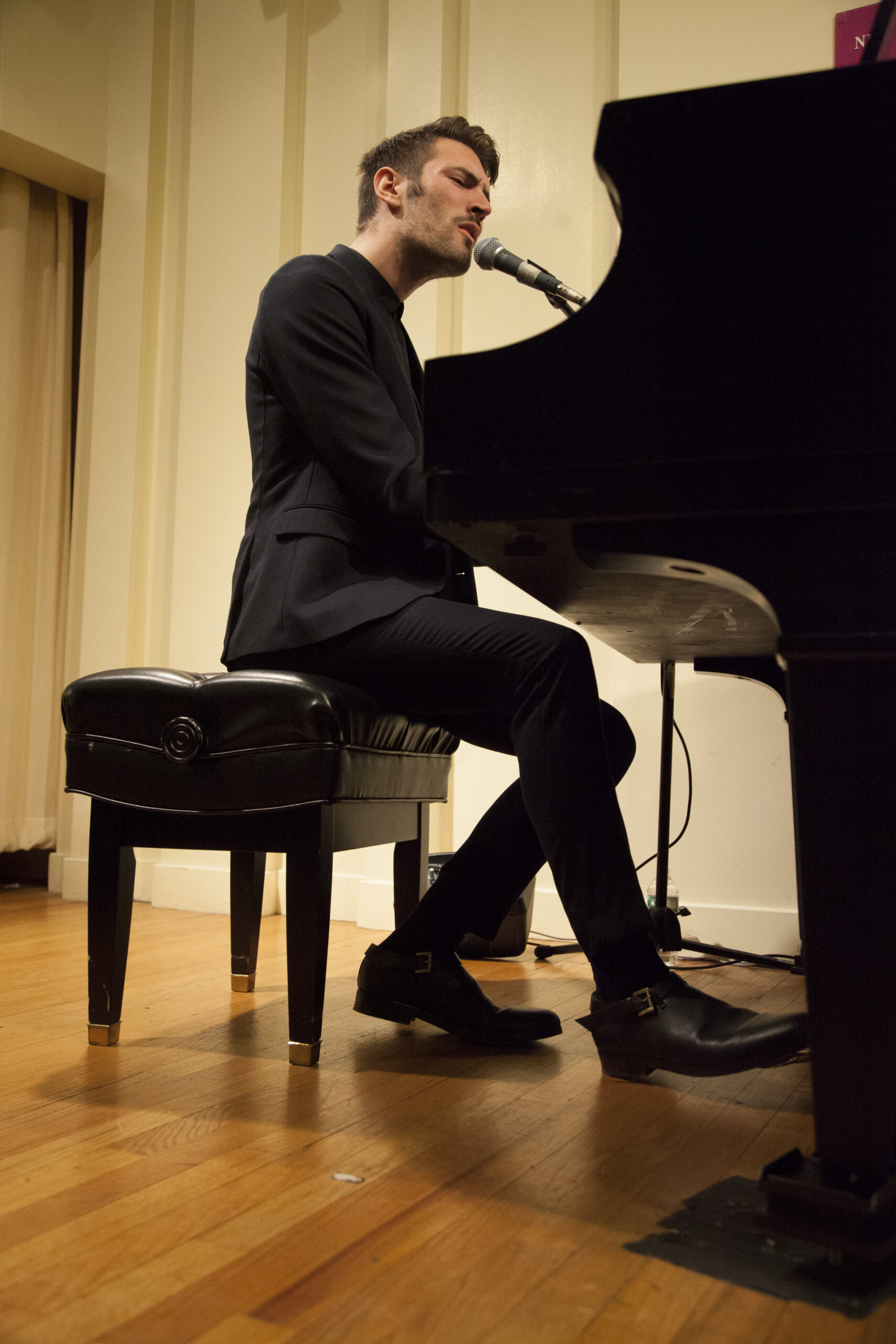 musician-performing-from-giovanni-caccamo-at-casa-italiana