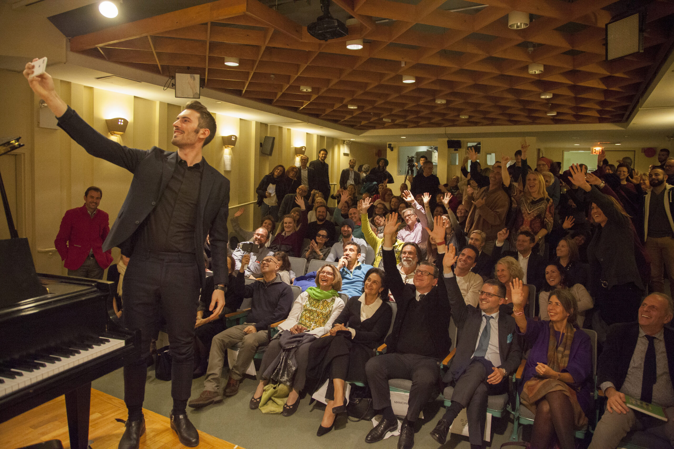 artist-taking-selfie-with-spectators-from-giovanni-caccamo-at-casa-italiana