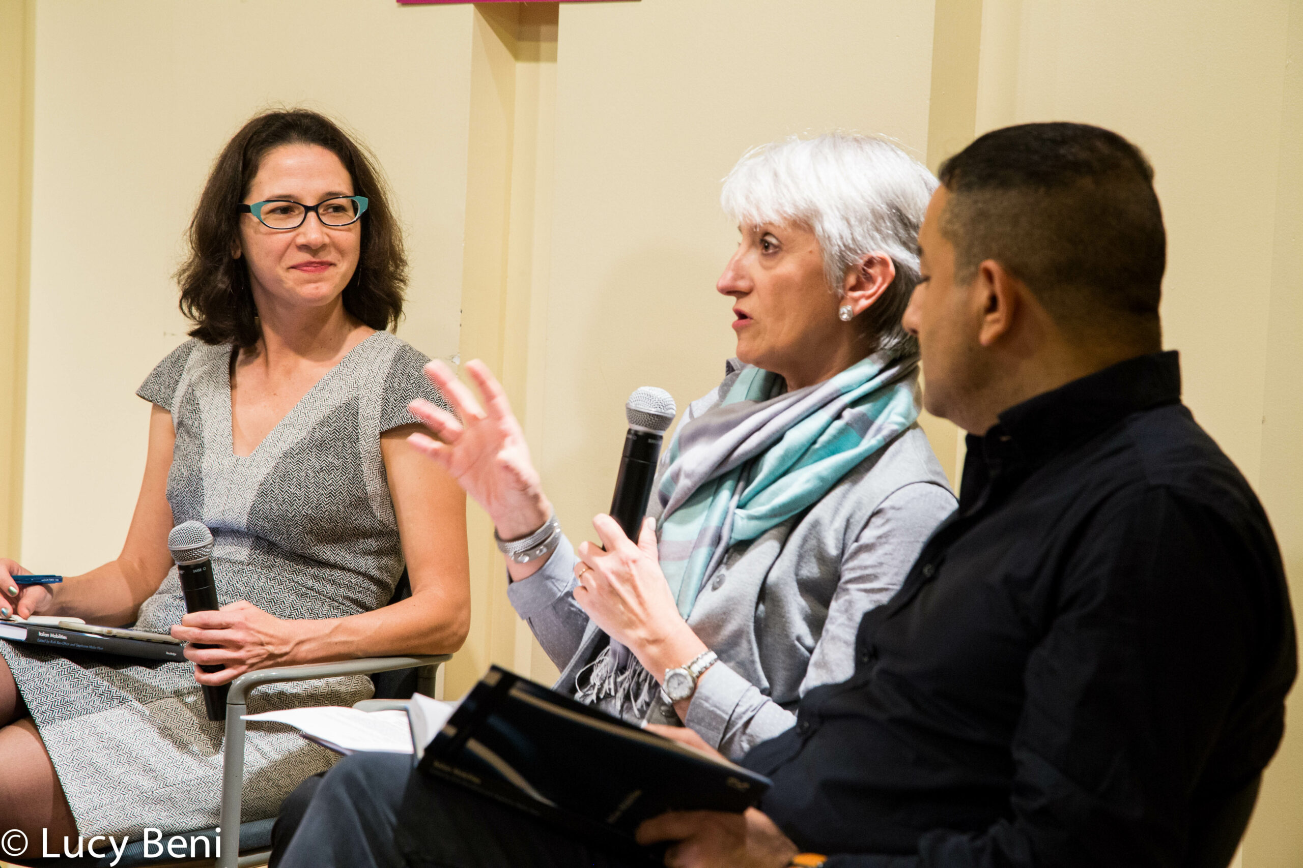 author-talking-from-book-presentation-italian-mobilities-at-casa-italiana