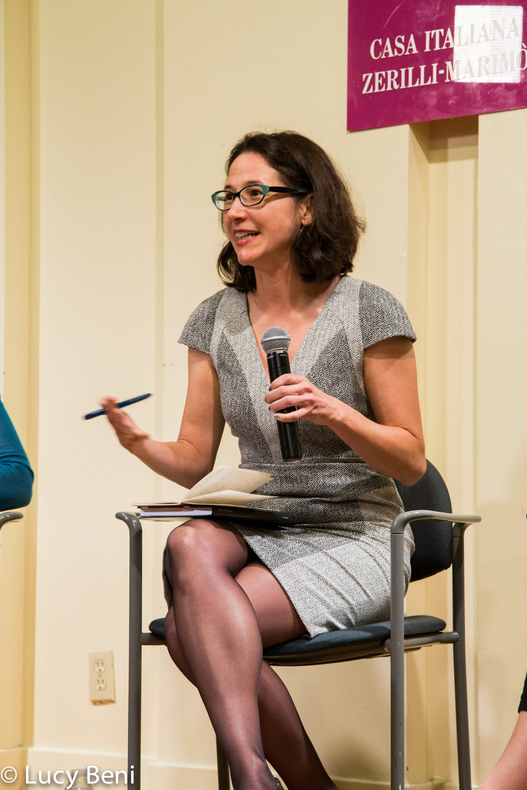 author-talking-from-book-presentation-italian-mobilities-at-casa-italiana