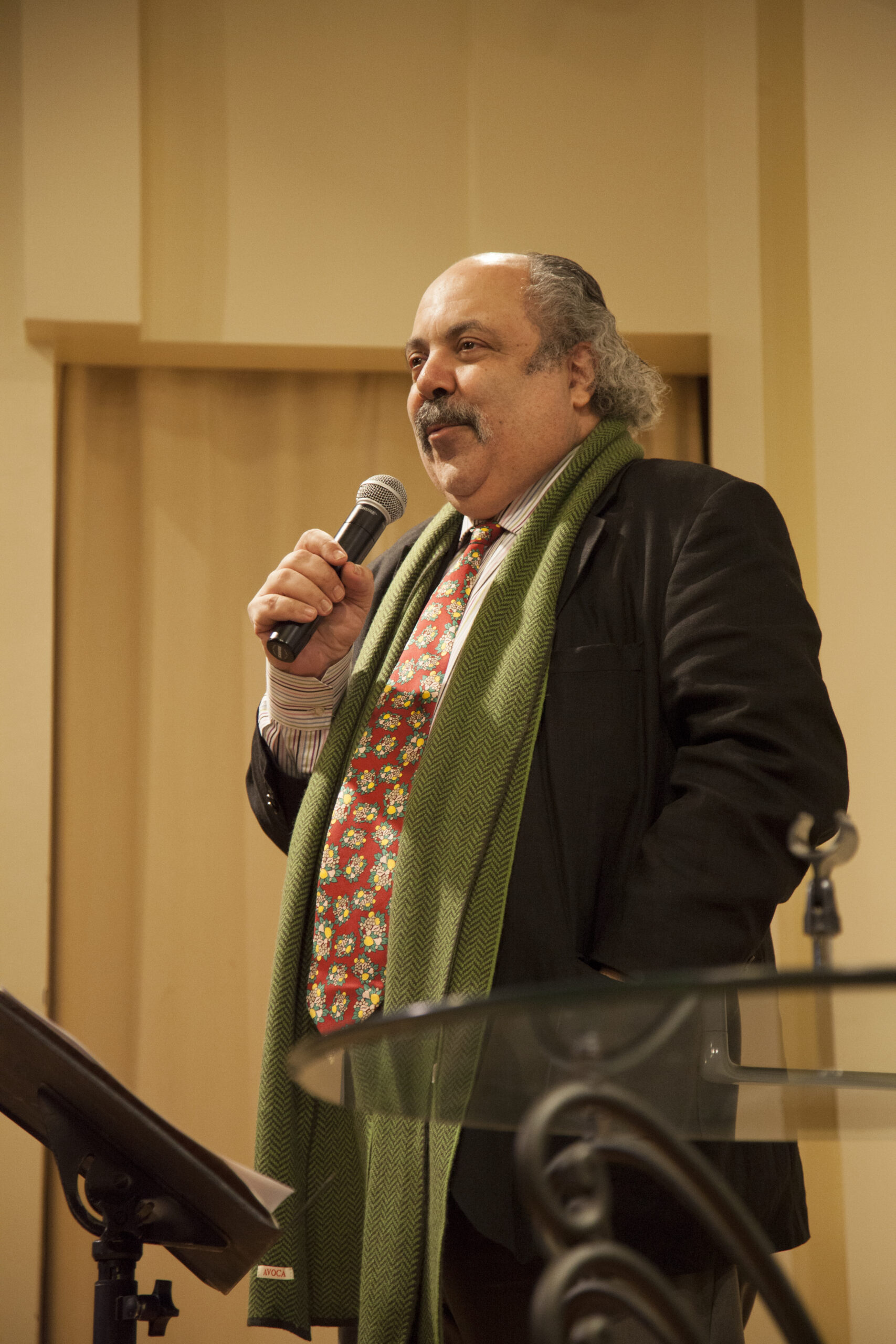 speaker-talking-from-paolo-carignani-at-casa-italiana
