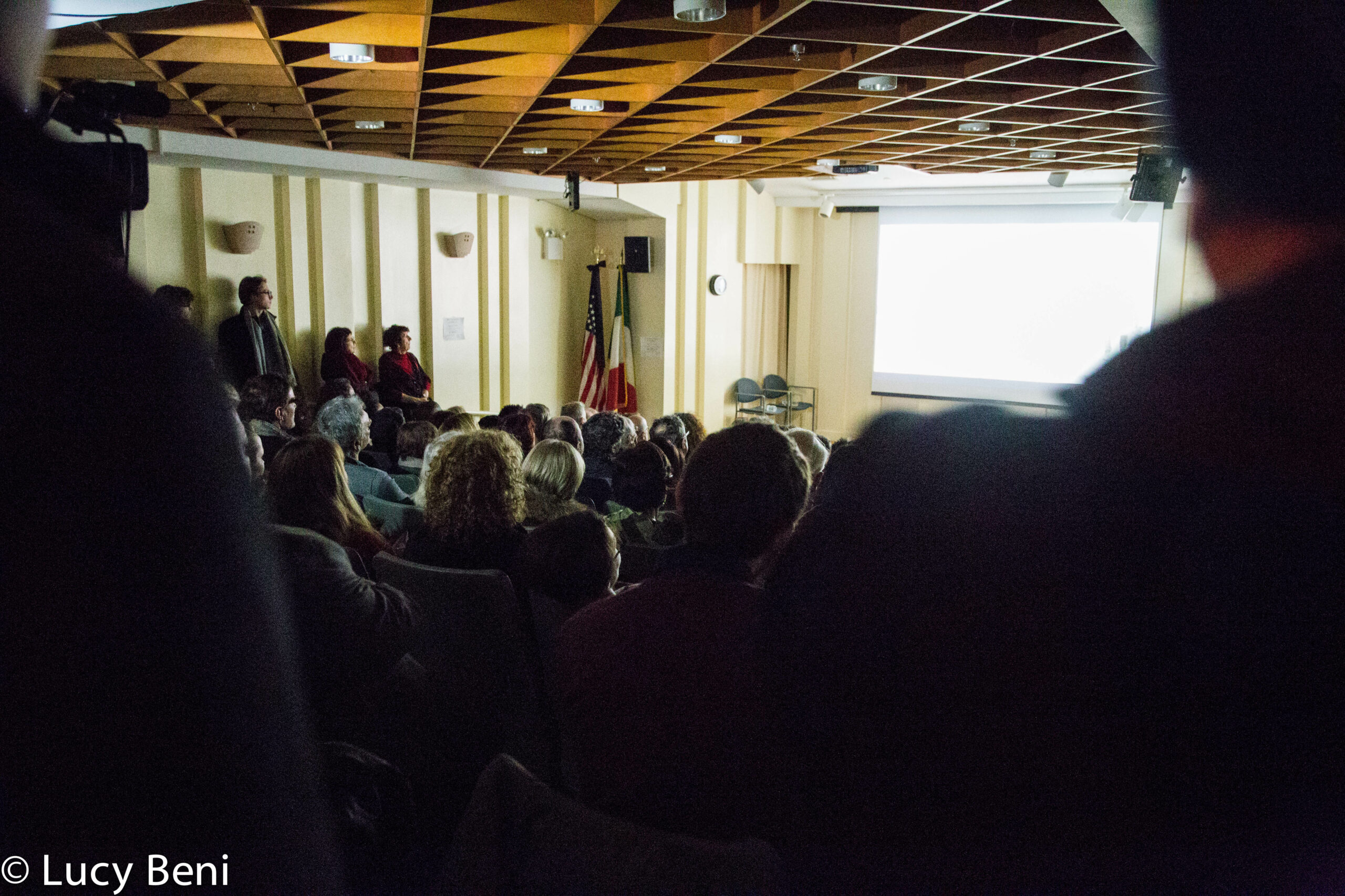 spectators-from-screening-if-only-i-were-that-warrior-at-casa-italiana