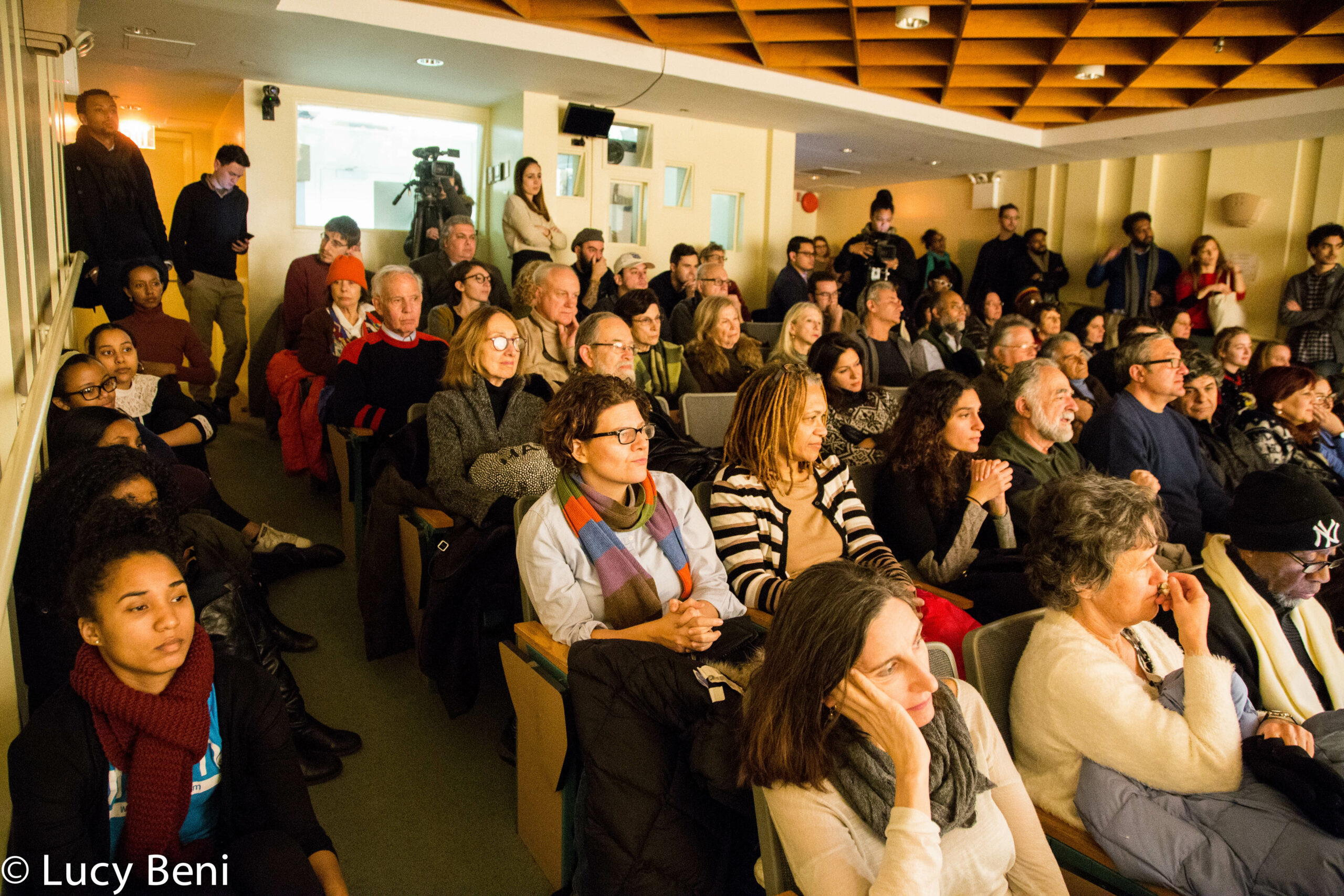 spectators-from-screening-if-only-i-were-that-warrior-at-casa-italiana