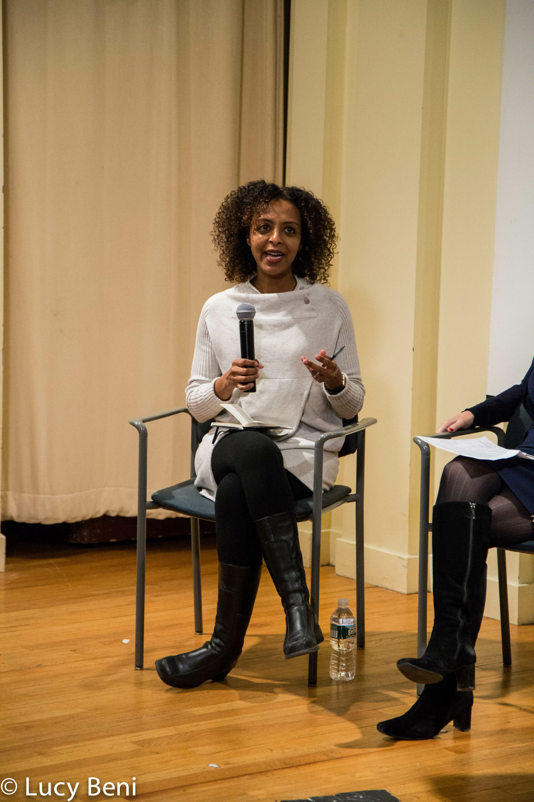 speaker-talking-from-screening-if-only-i-were-that-warrior-at-casa-italiana