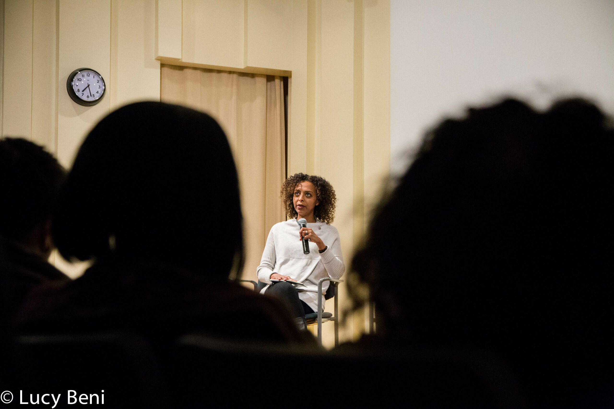 speaker-talking-from-screening-if-only-i-were-that-warrior-at-casa-italiana