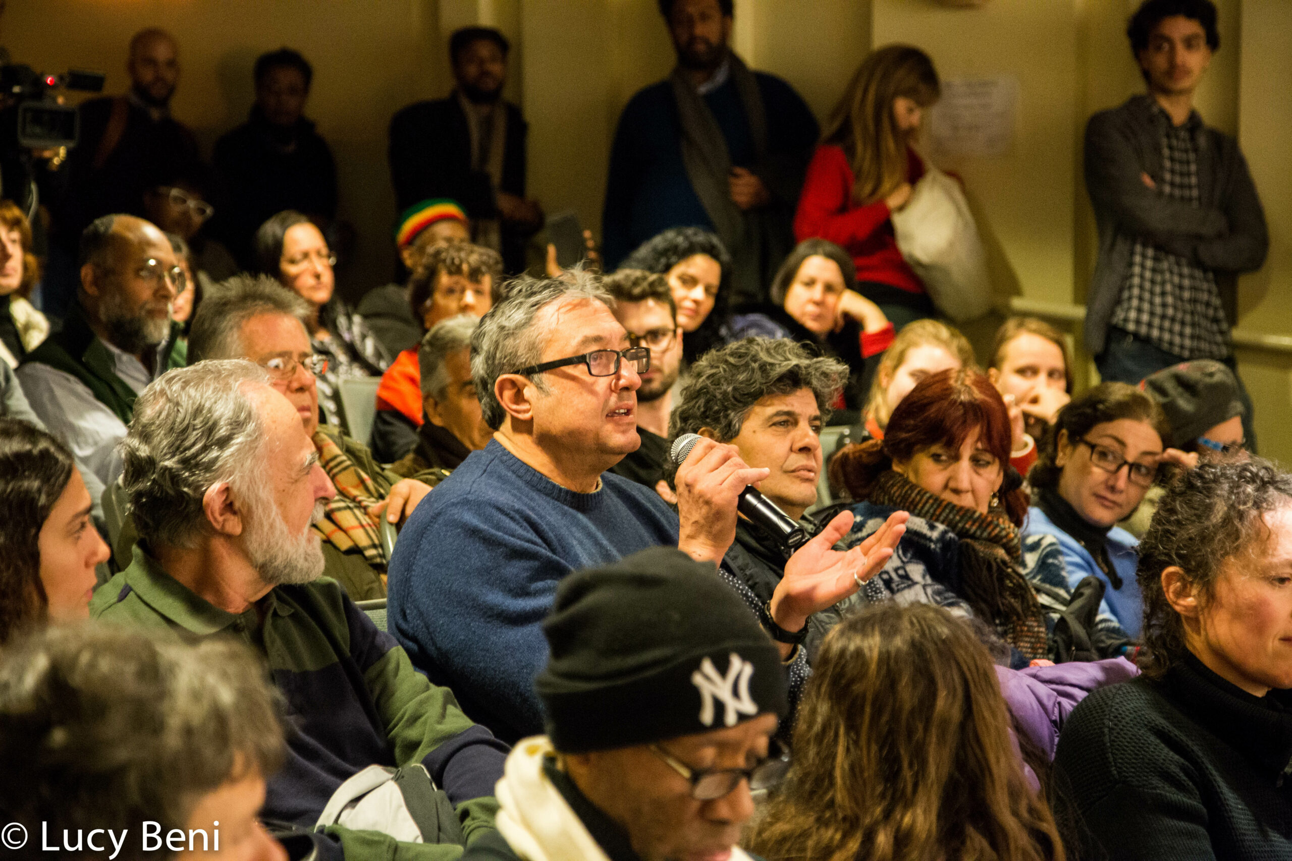spectator-talking-from-screening-if-only-i-were-that-warrior-at-casa-italiana