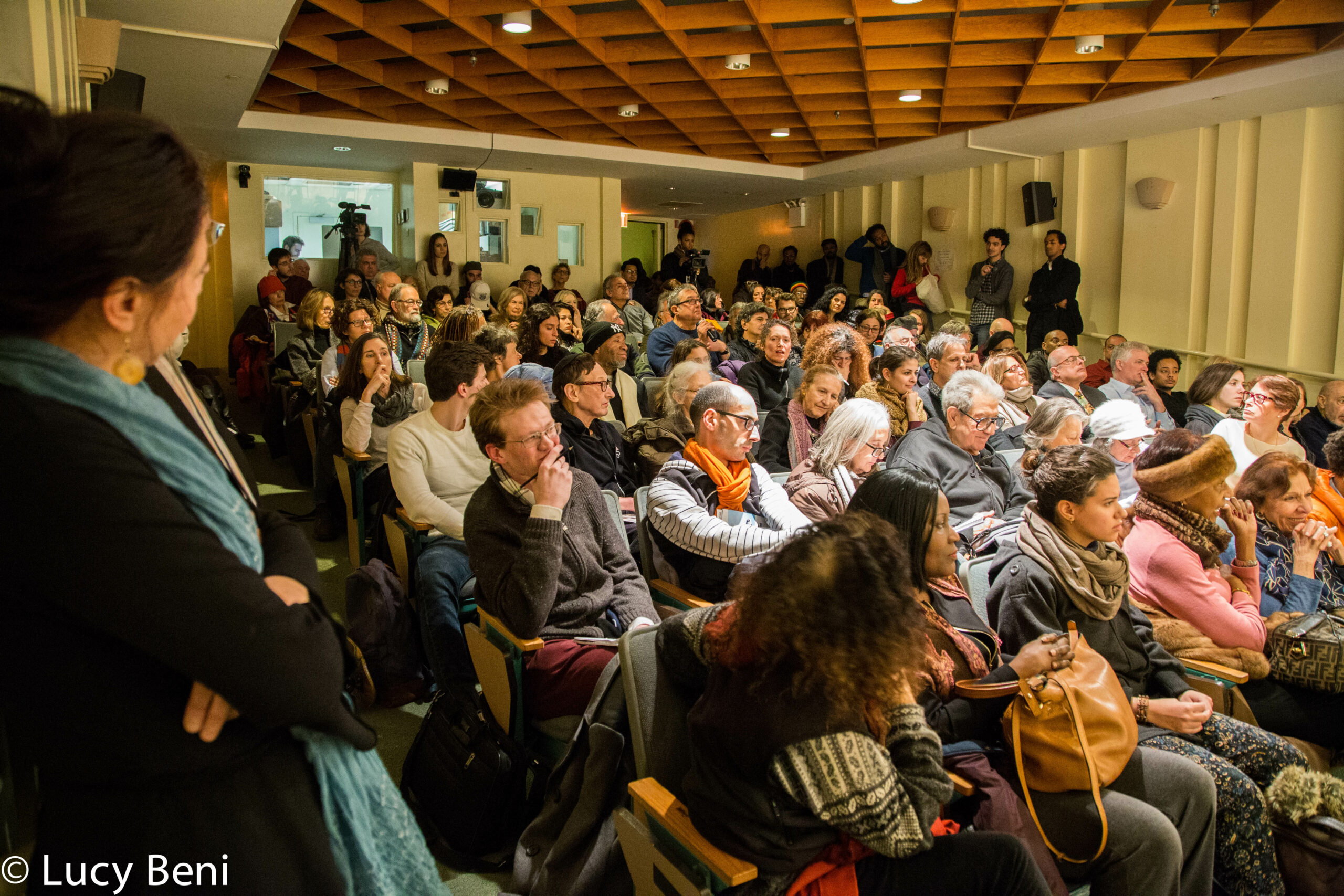 spectators-from-screening-if-only-i-were-that-warrior-at-casa-italiana