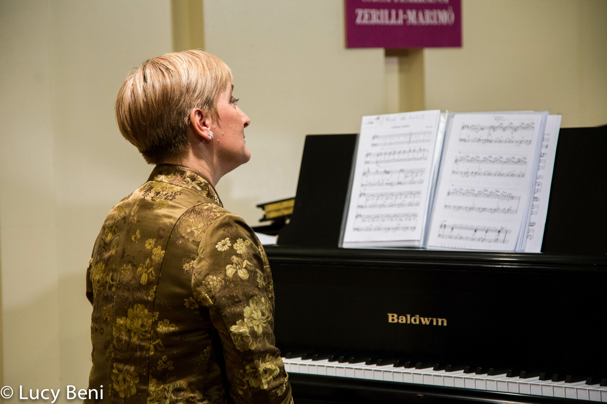musician-playing-piano-from-concert-luigi-faber-genova-at-casa-italiana