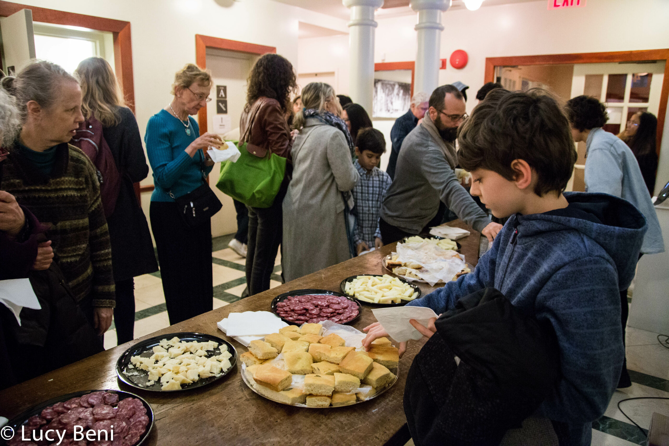 guests-having-food-from-concert-luigi-faber-genova-at-casa-italiana