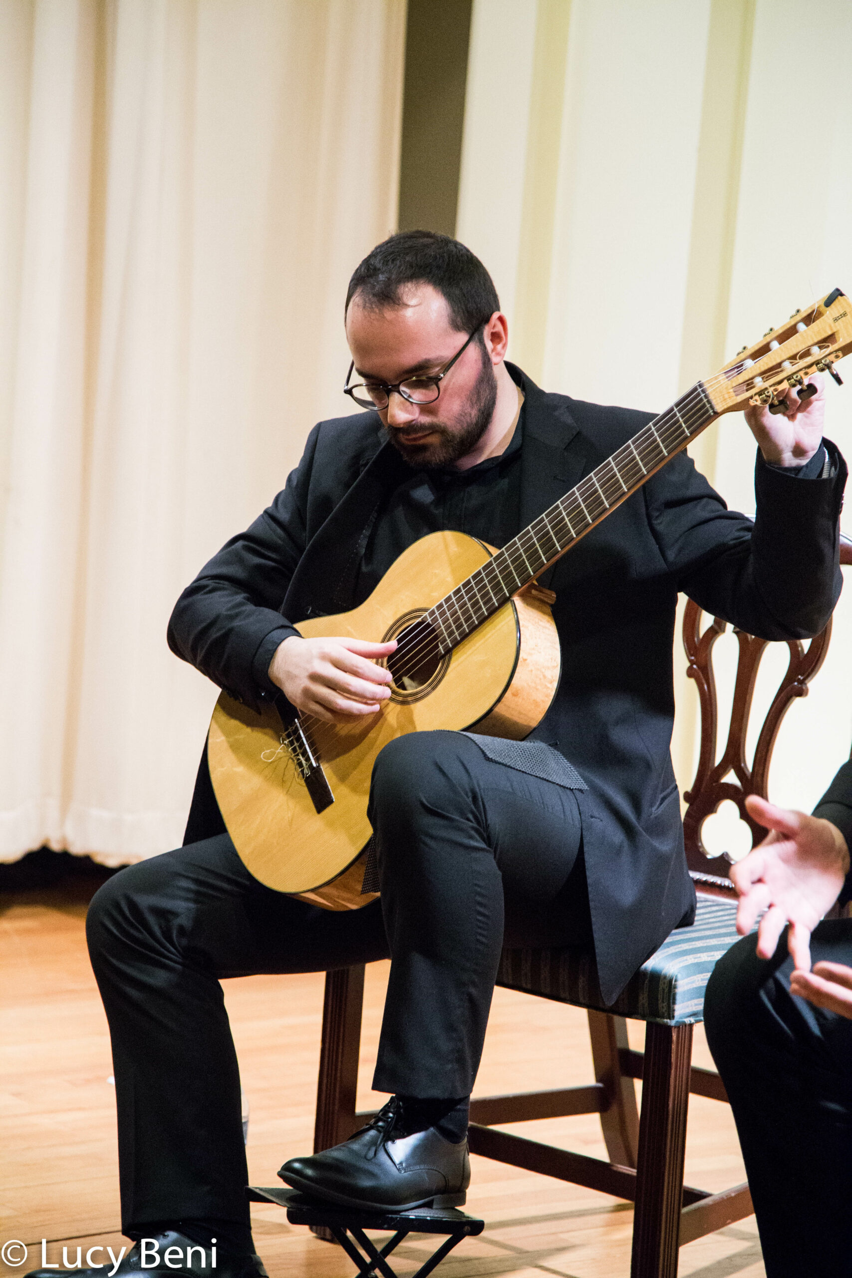 musician-playing-guitar-from-concert-duo-scarlatti-guitar-duo-at-casa-italiana