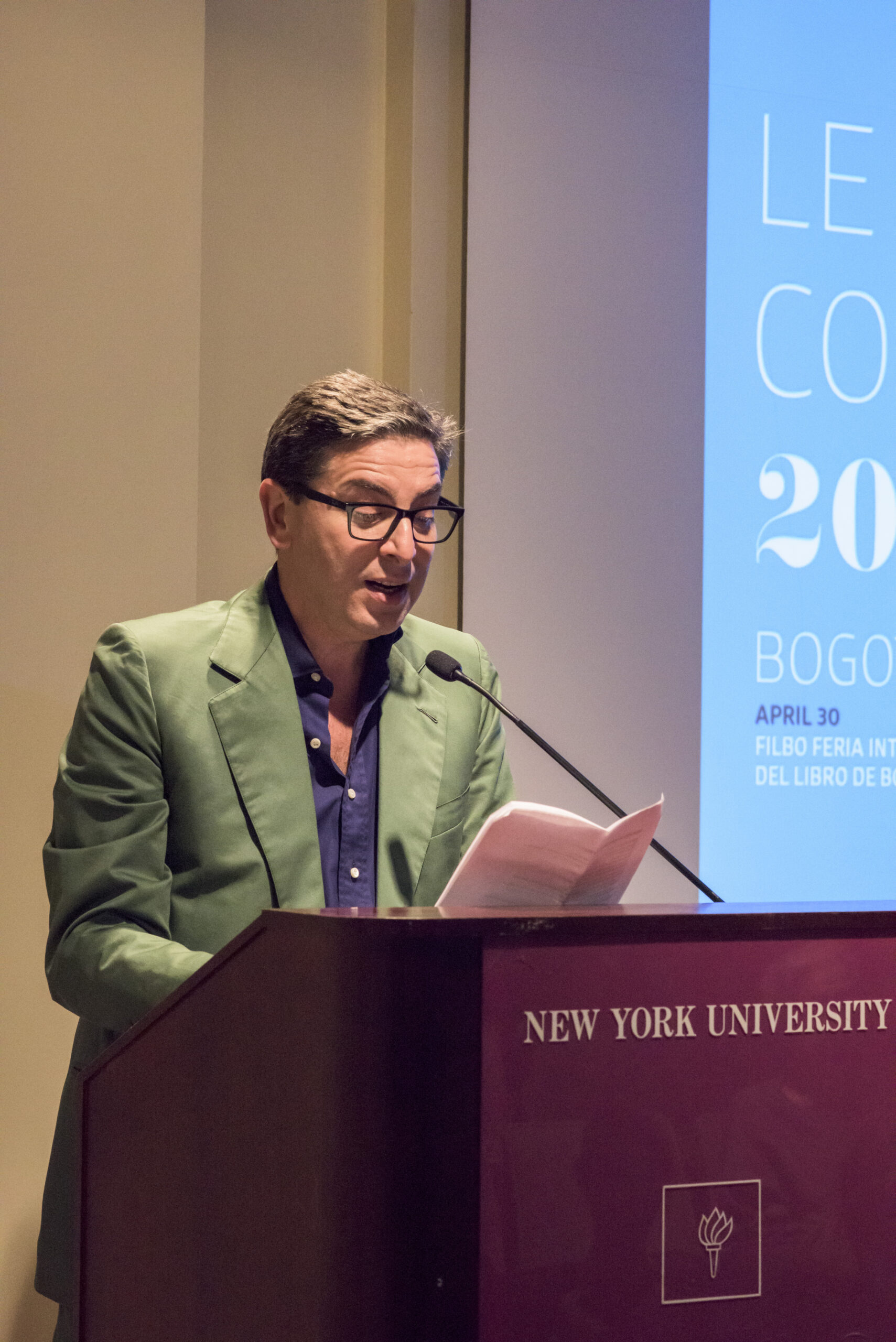 speaker-talking-from-le-conversazioni-2016-at-casa-italiana