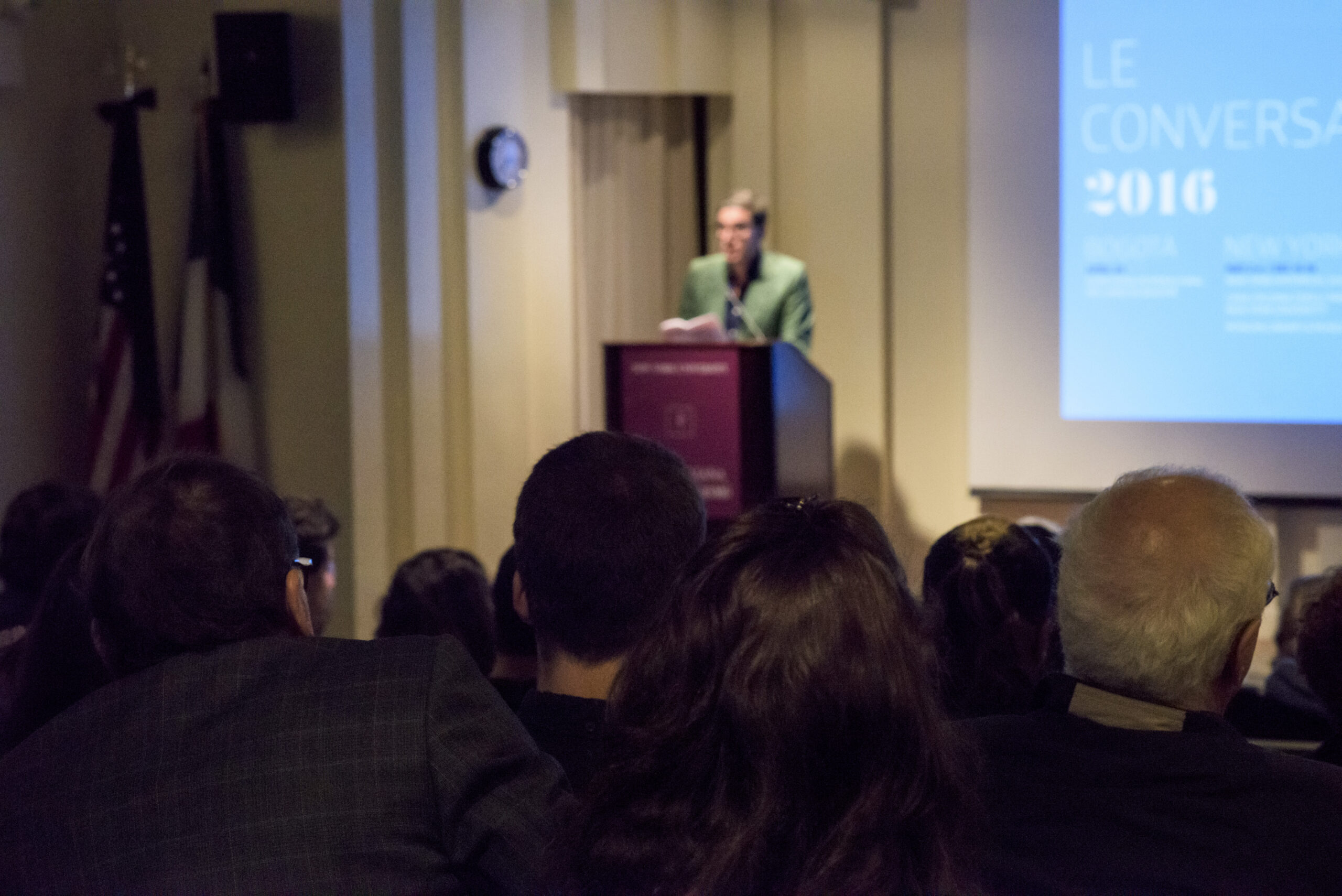 speaker-talking-from-le-conversazioni-2016-at-casa-italiana