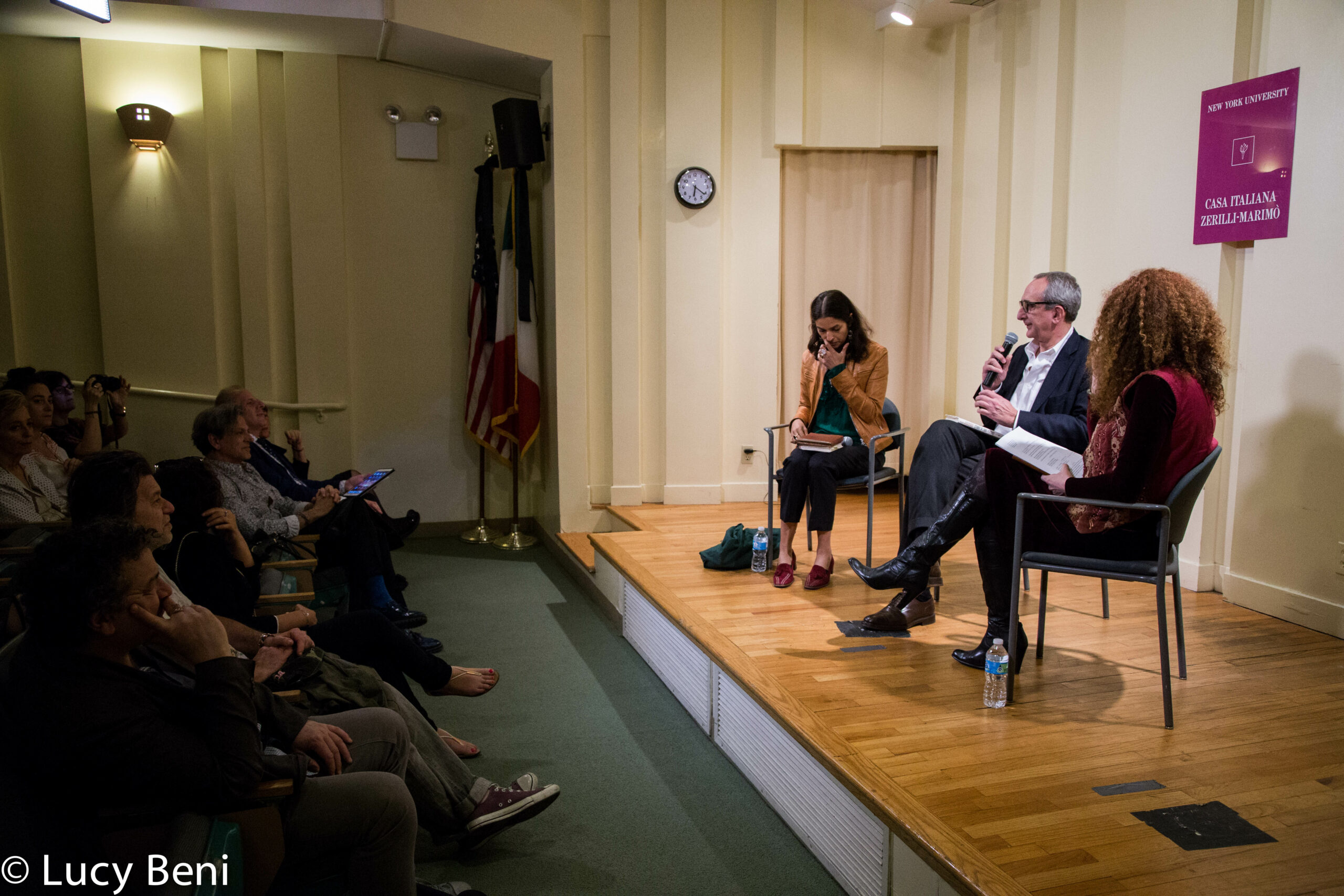 author-talking-and-spectators-from-book-presentation-stories-of-lost-books-at-casa-italiana
