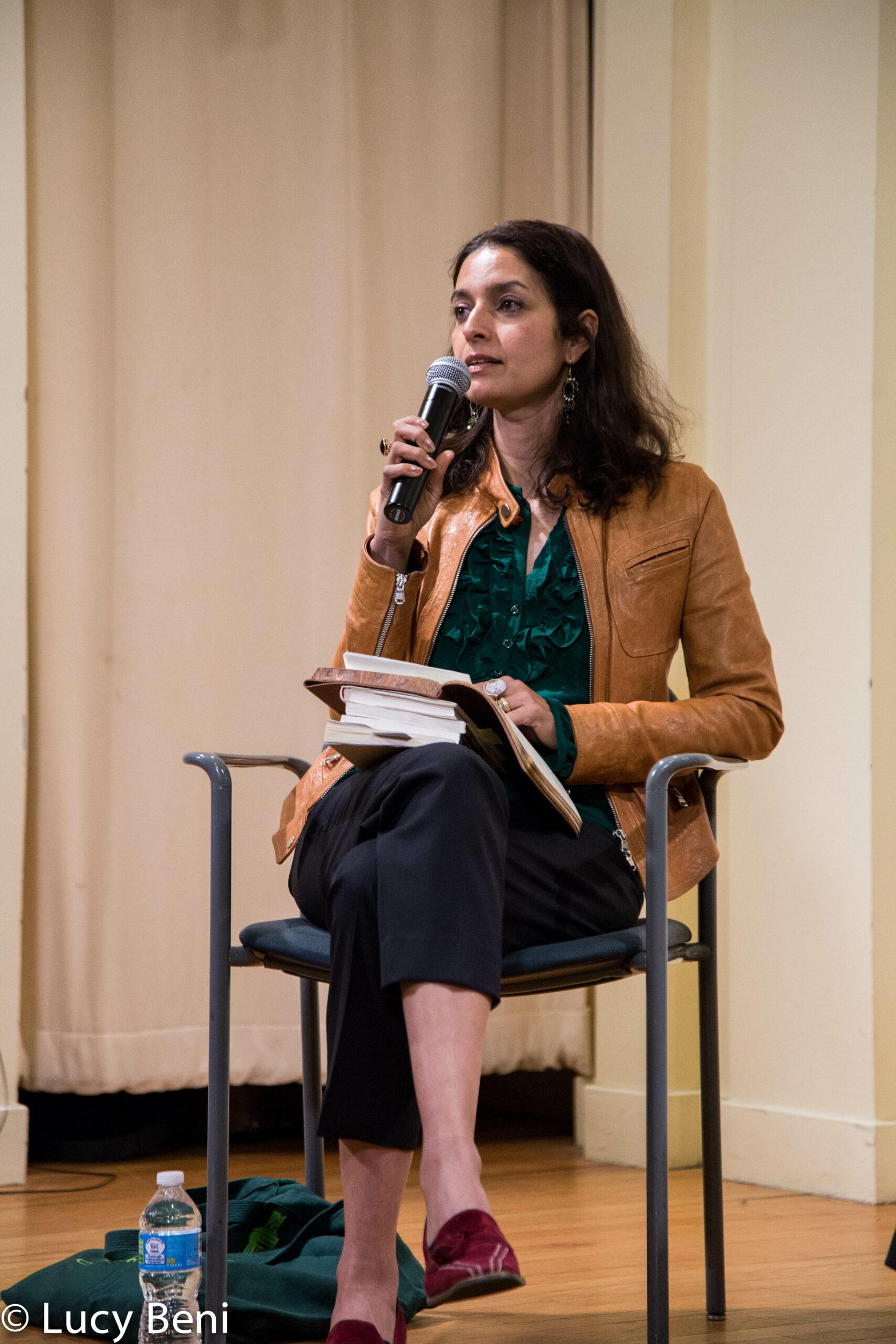 author-talking-from-book-presentation-stories-of-lost-books-at-casa-italiana
