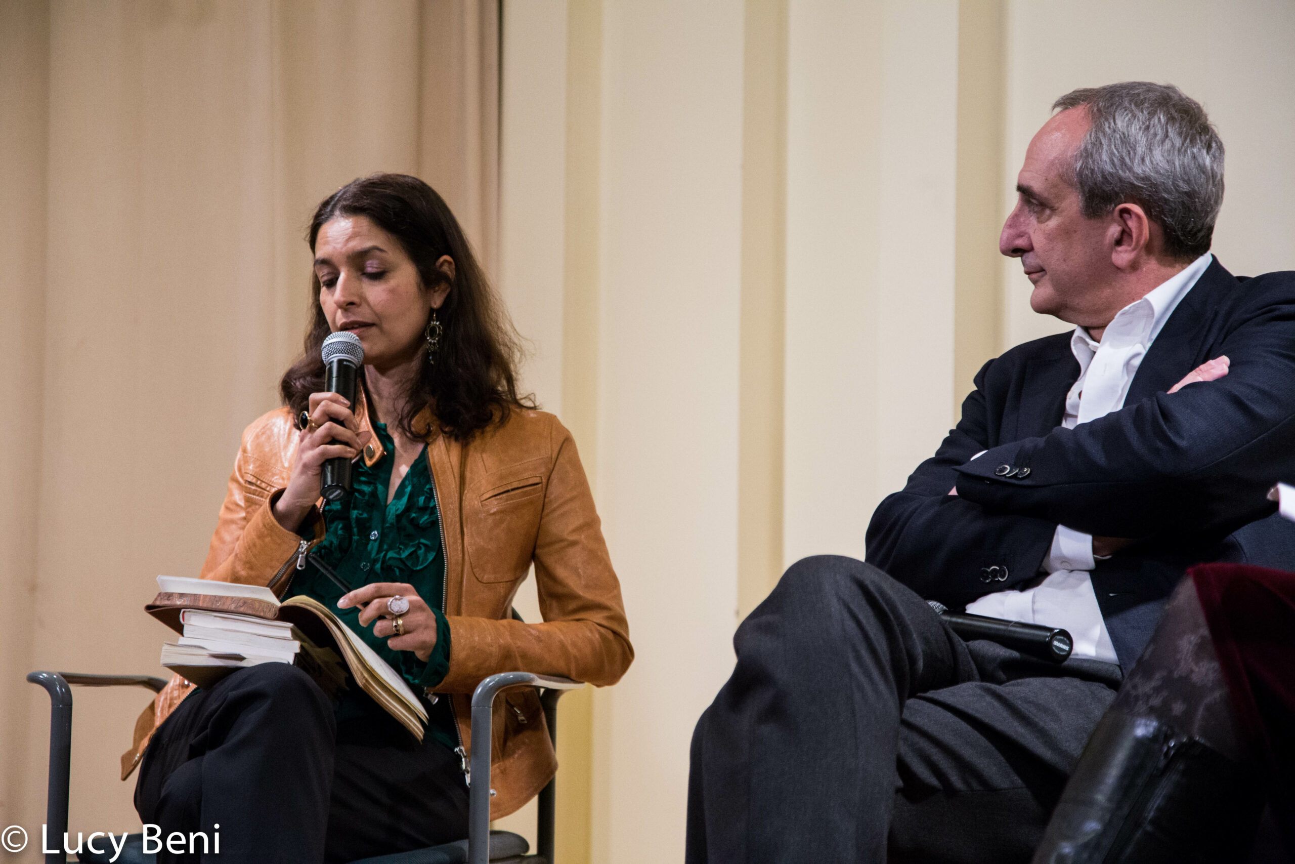 author-talking-from-book-presentation-stories-of-lost-books-at-casa-italiana