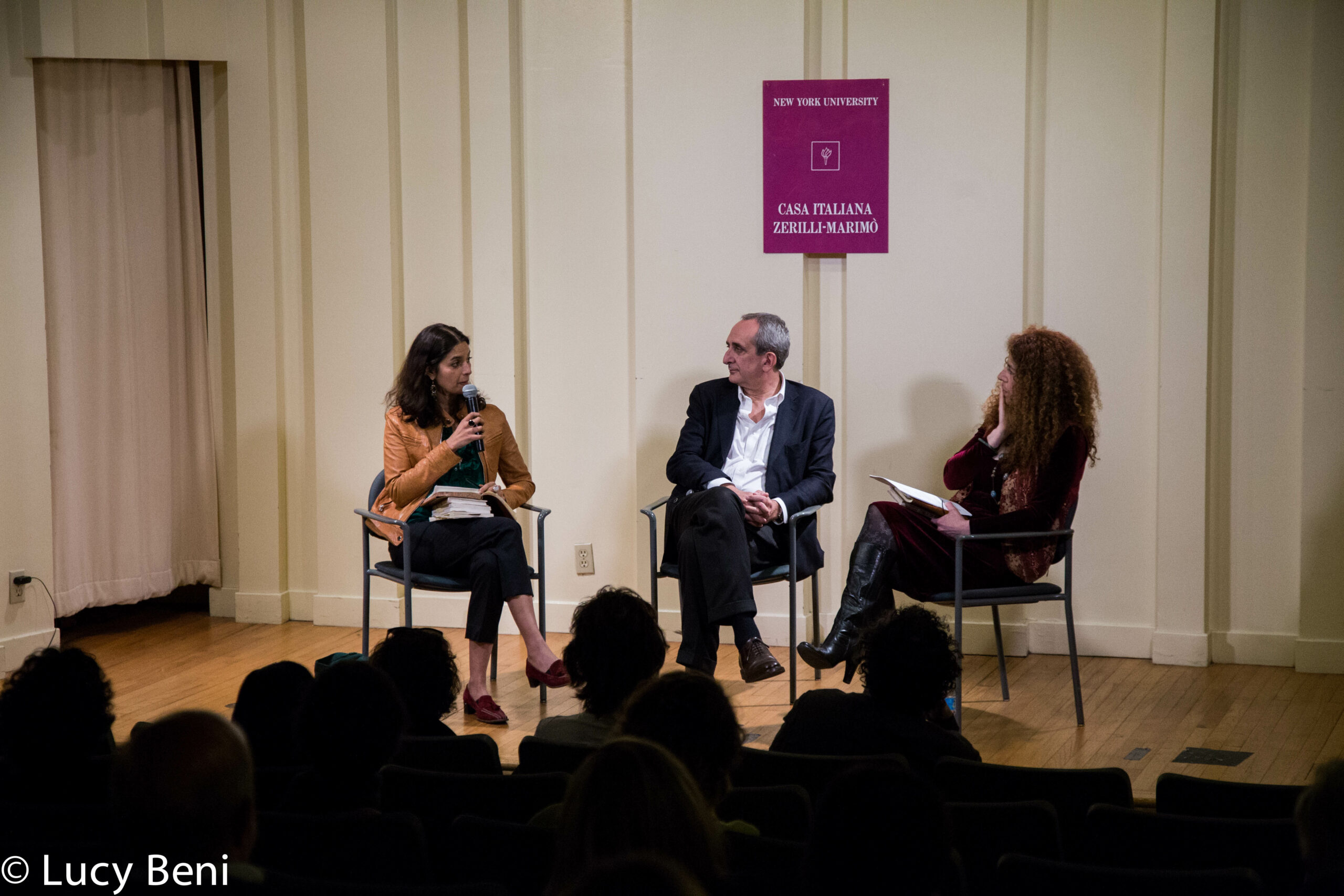 author-talking-from-book-presentation-stories-of-lost-books-at-casa-italiana