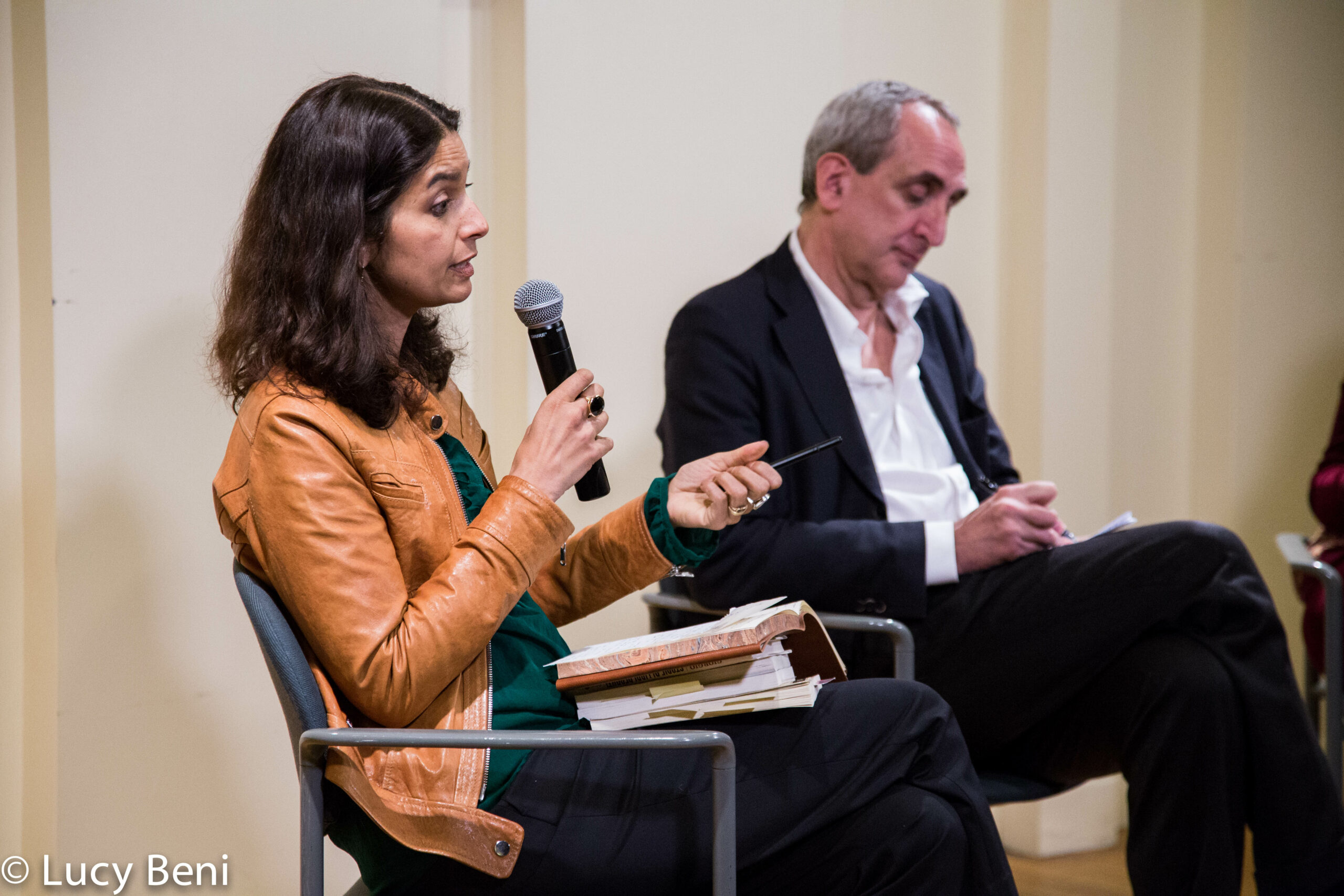 author-talking-from-book-presentation-stories-of-lost-books-at-casa-italiana
