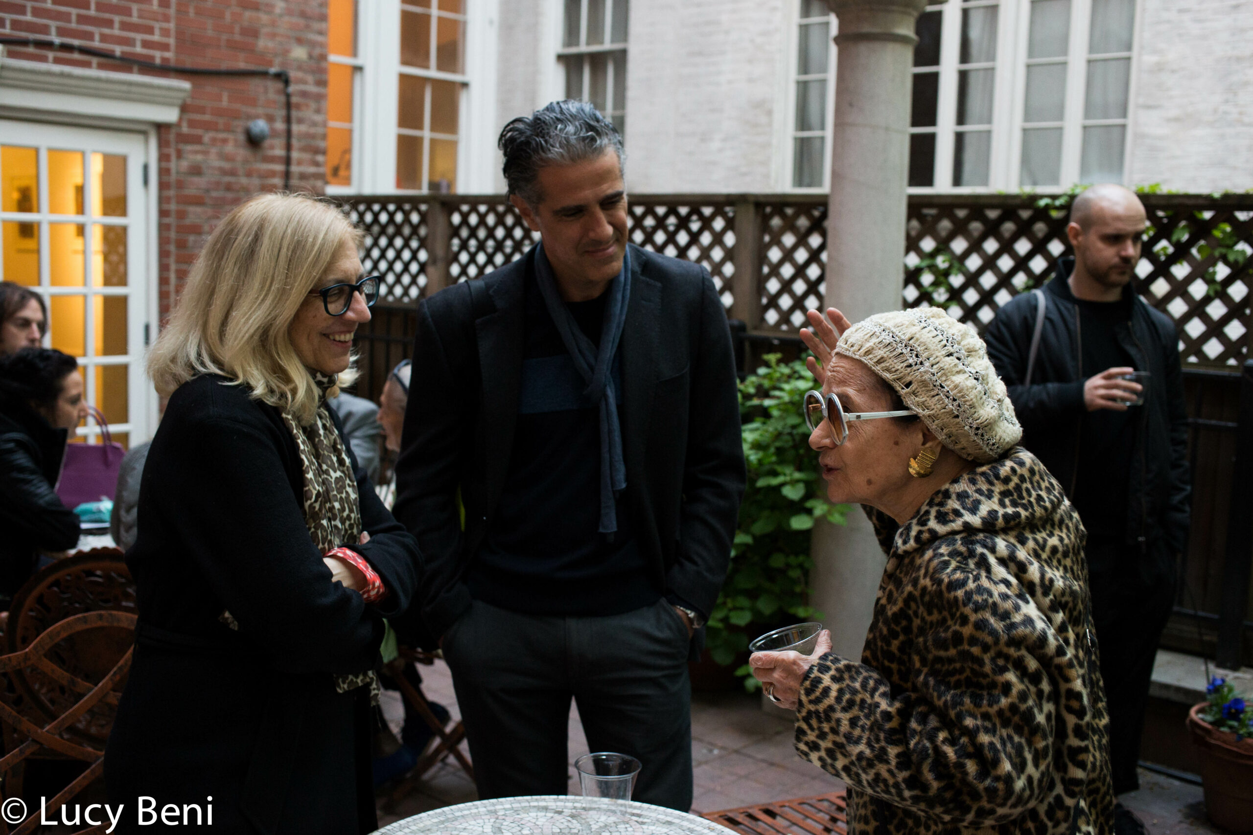 guests-interacting-from-exhibition-opening-luisa-gardini-at-casa-italiana