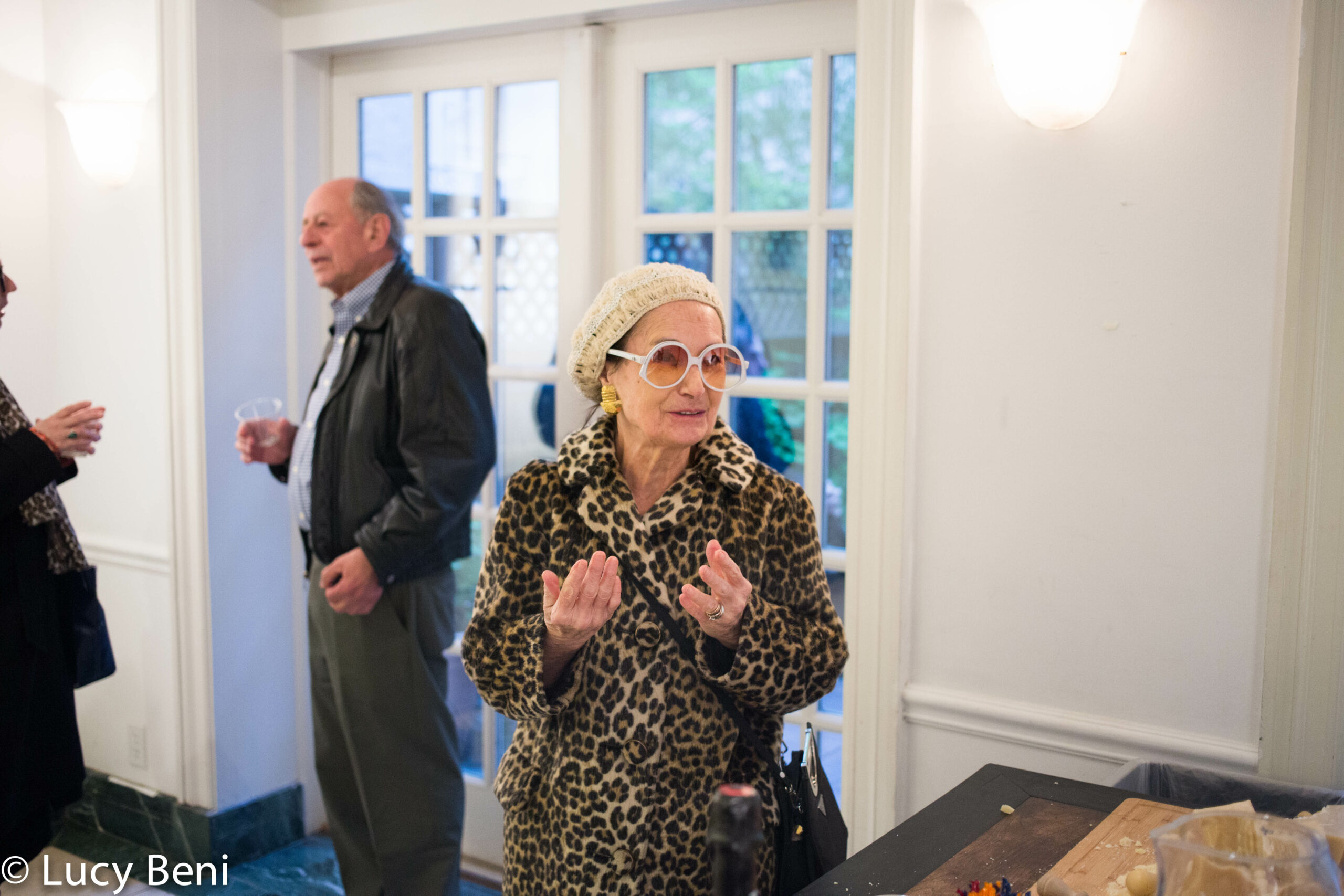 guests-interacting-from-exhibition-opening-luisa-gardini-at-casa-italiana