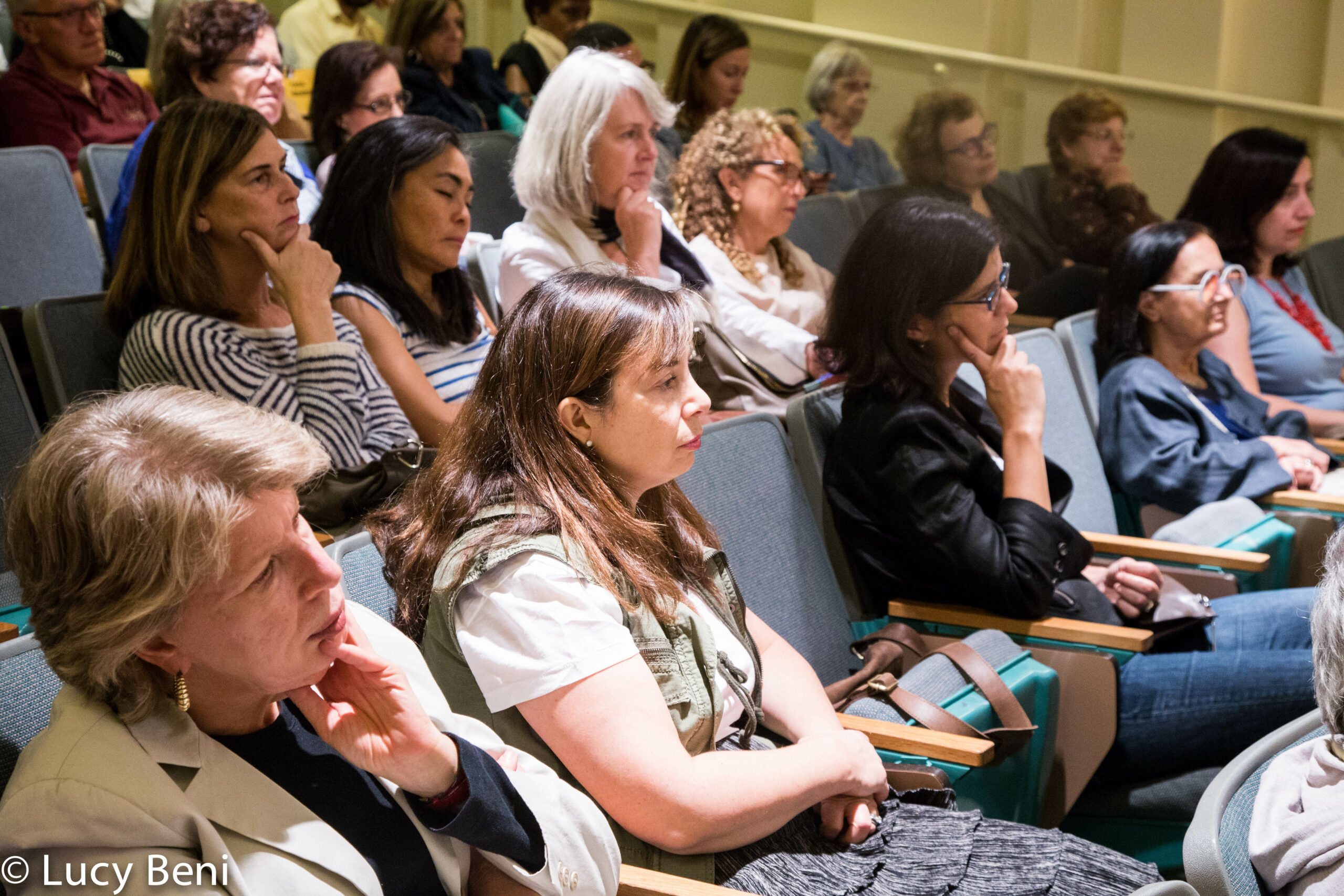 spectators-from-book-presentation-preserving-italy-at-casa-italiana