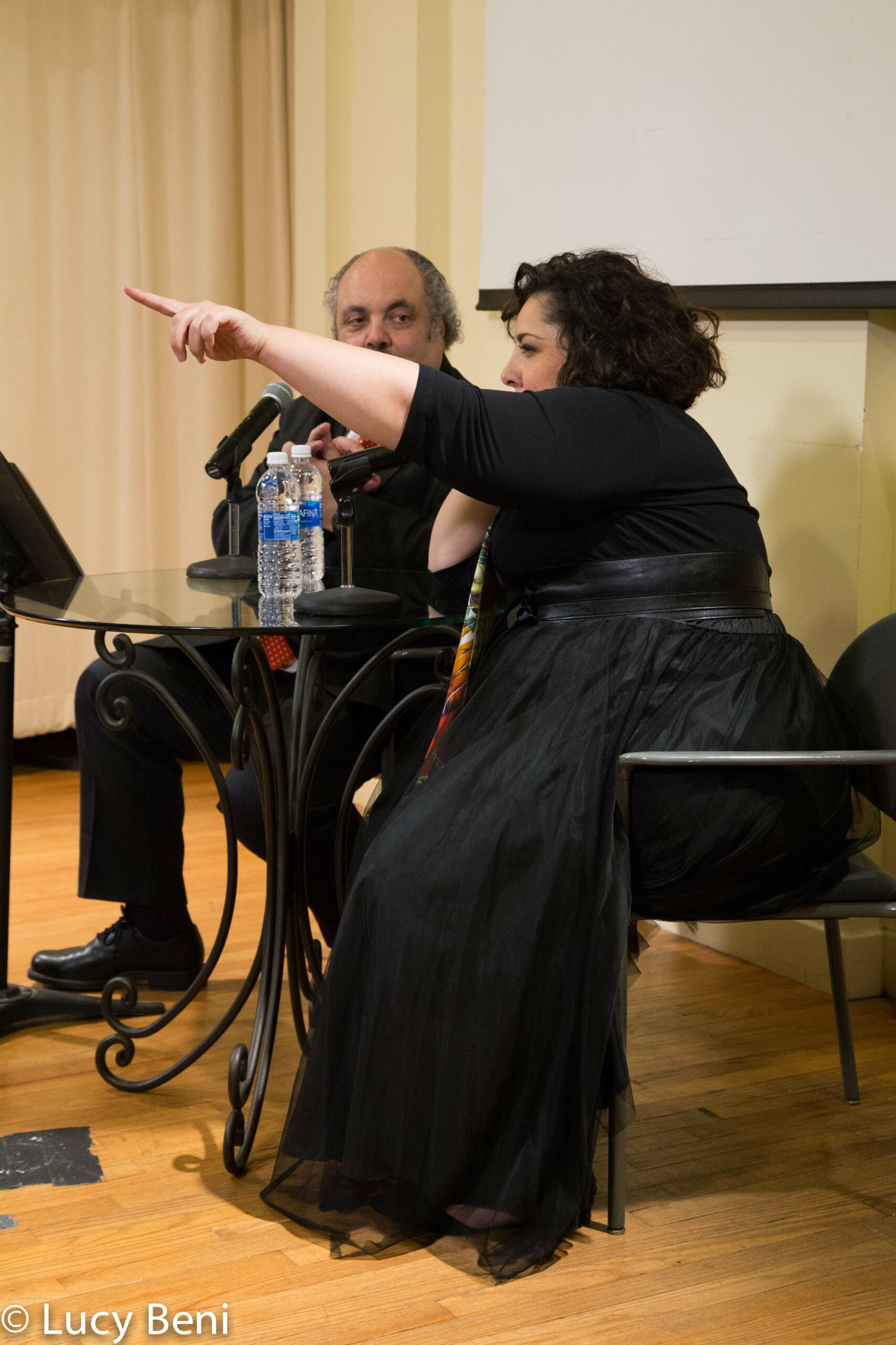 speaker-talking-from-adventures-in-italian-opera-marianna-pizzolato-at-casa-italiana