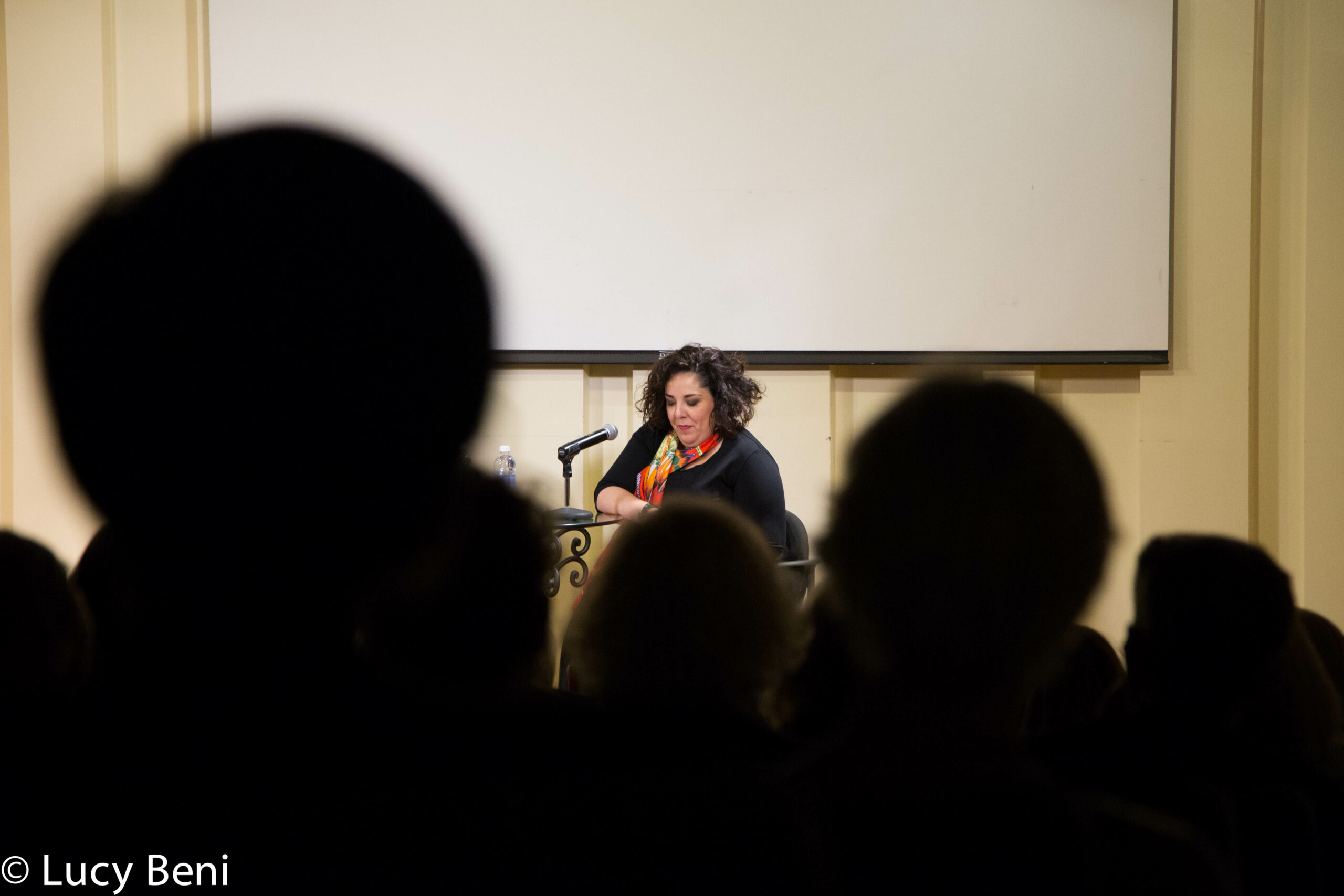 speaker-talking-from-adventures-in-italian-opera-marianna-pizzolato-at-casa-italiana