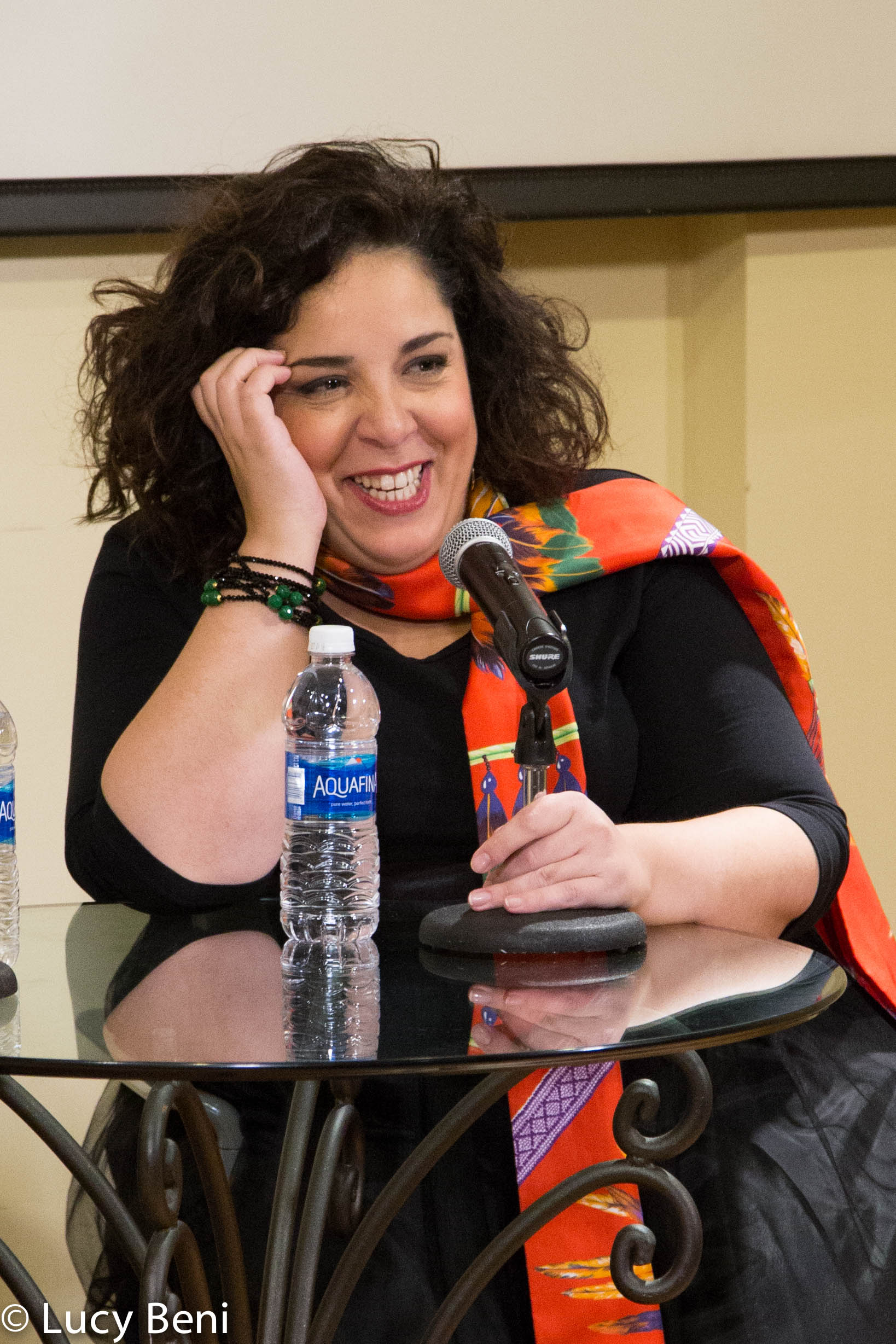 speaker-talking-from-adventures-in-italian-opera-marianna-pizzolato-at-casa-italiana