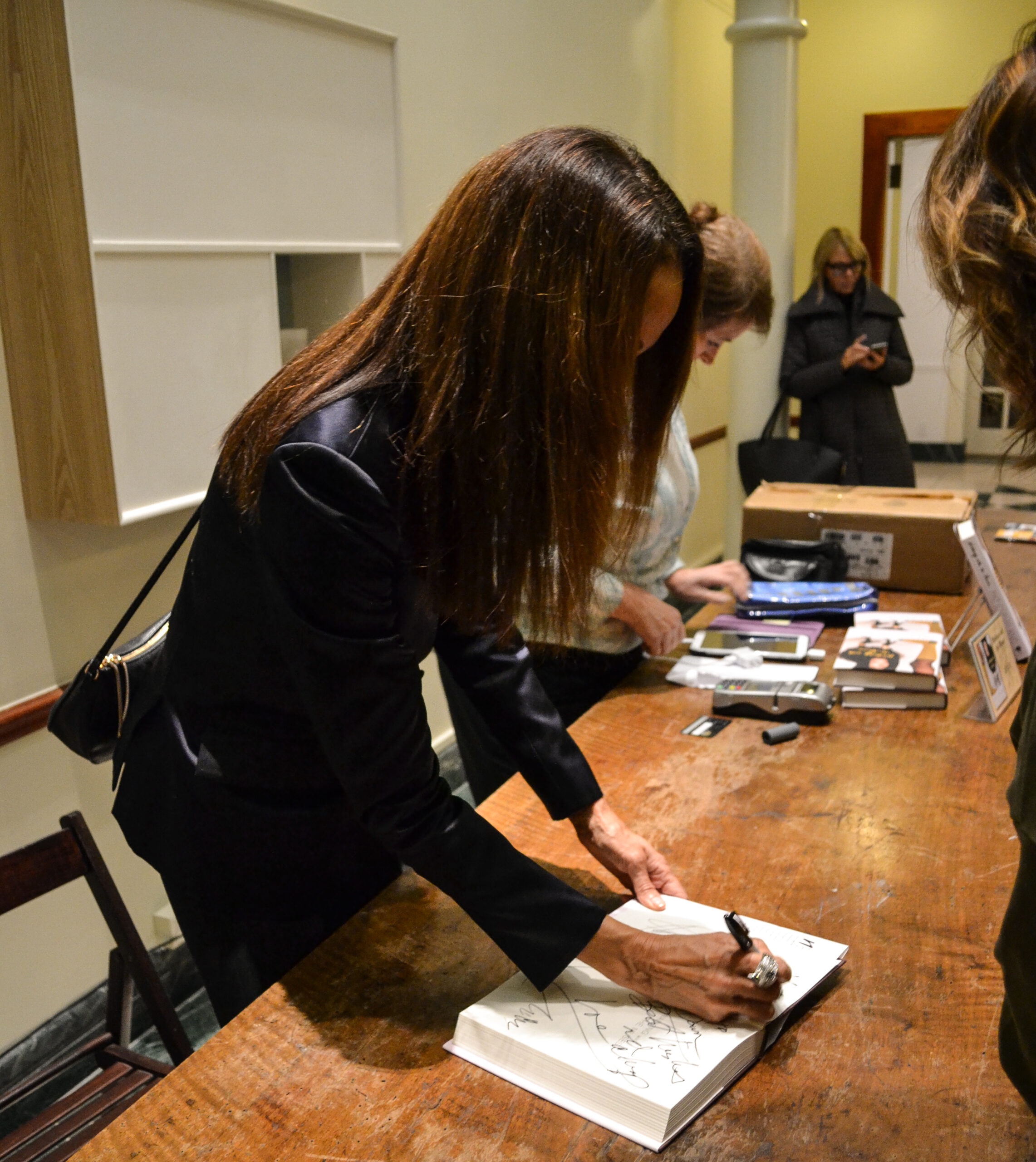 author-signing-book-from-addressing-style-pat-cleveland-at-casa-italiana