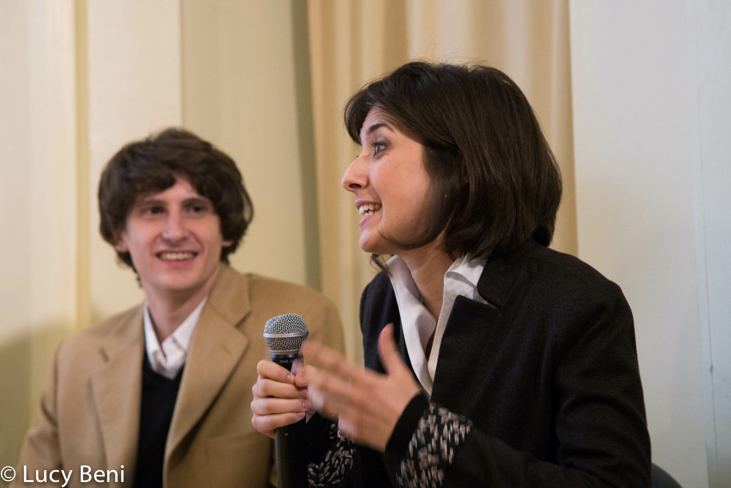 speaker-talking-from-gallery-talk-at-casa-italiana