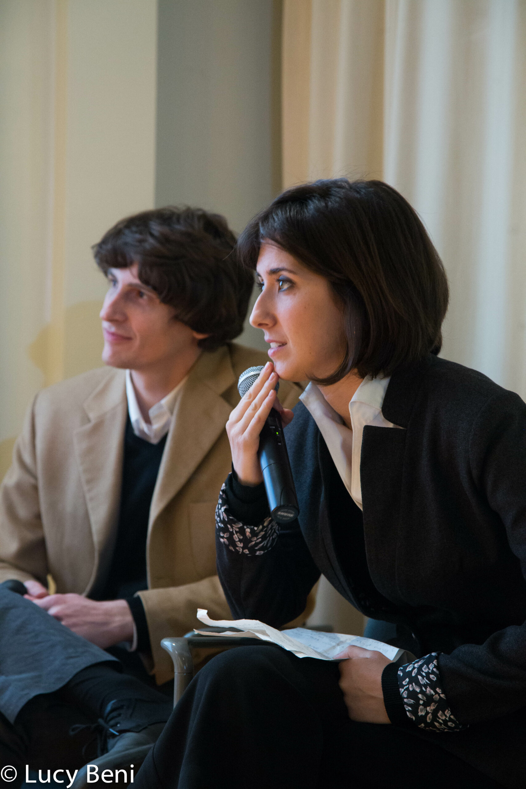 speaker-talking-from-gallery-talk-at-casa-italiana