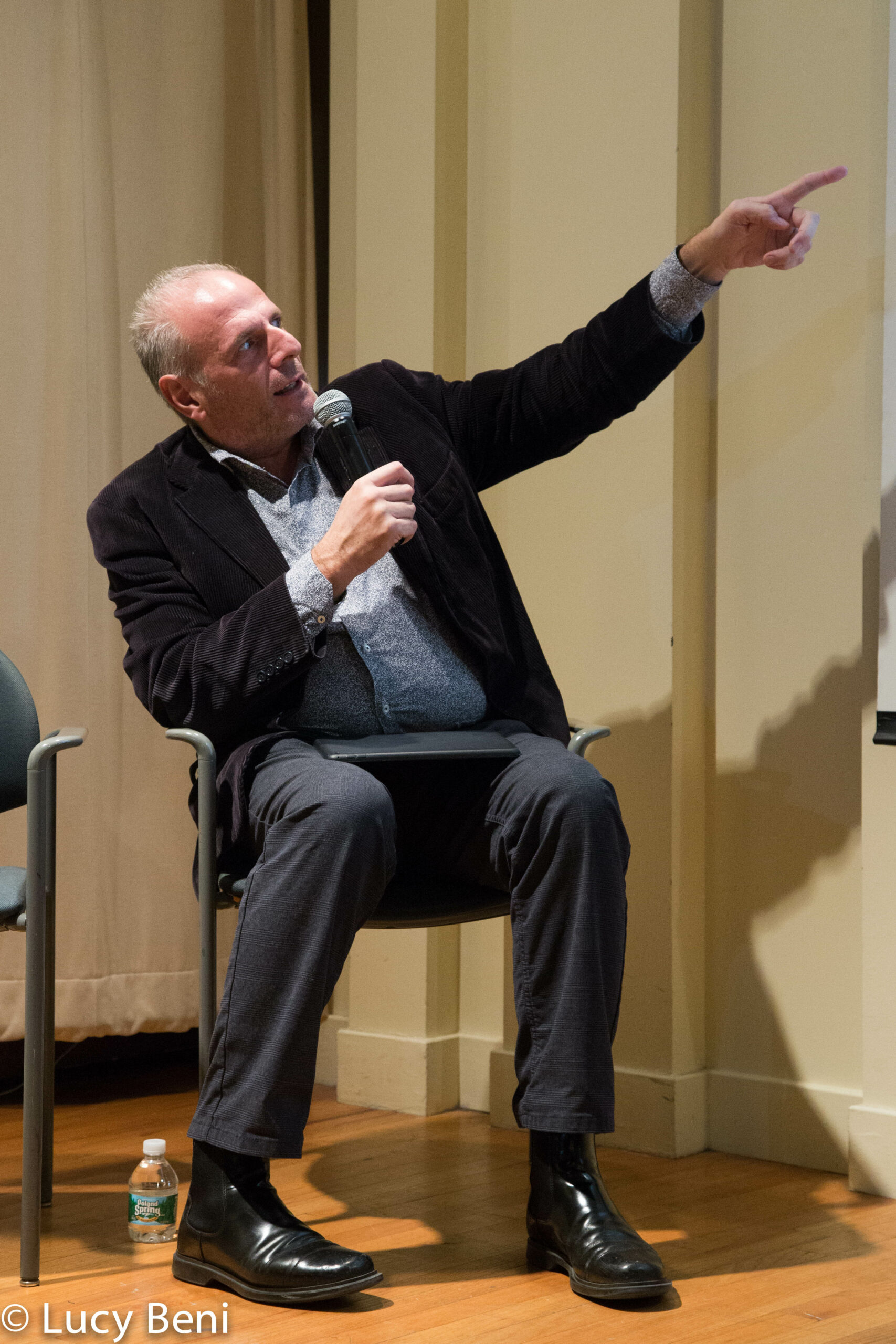 stefano-talking-from-gallery-talk-at-casa-italiana