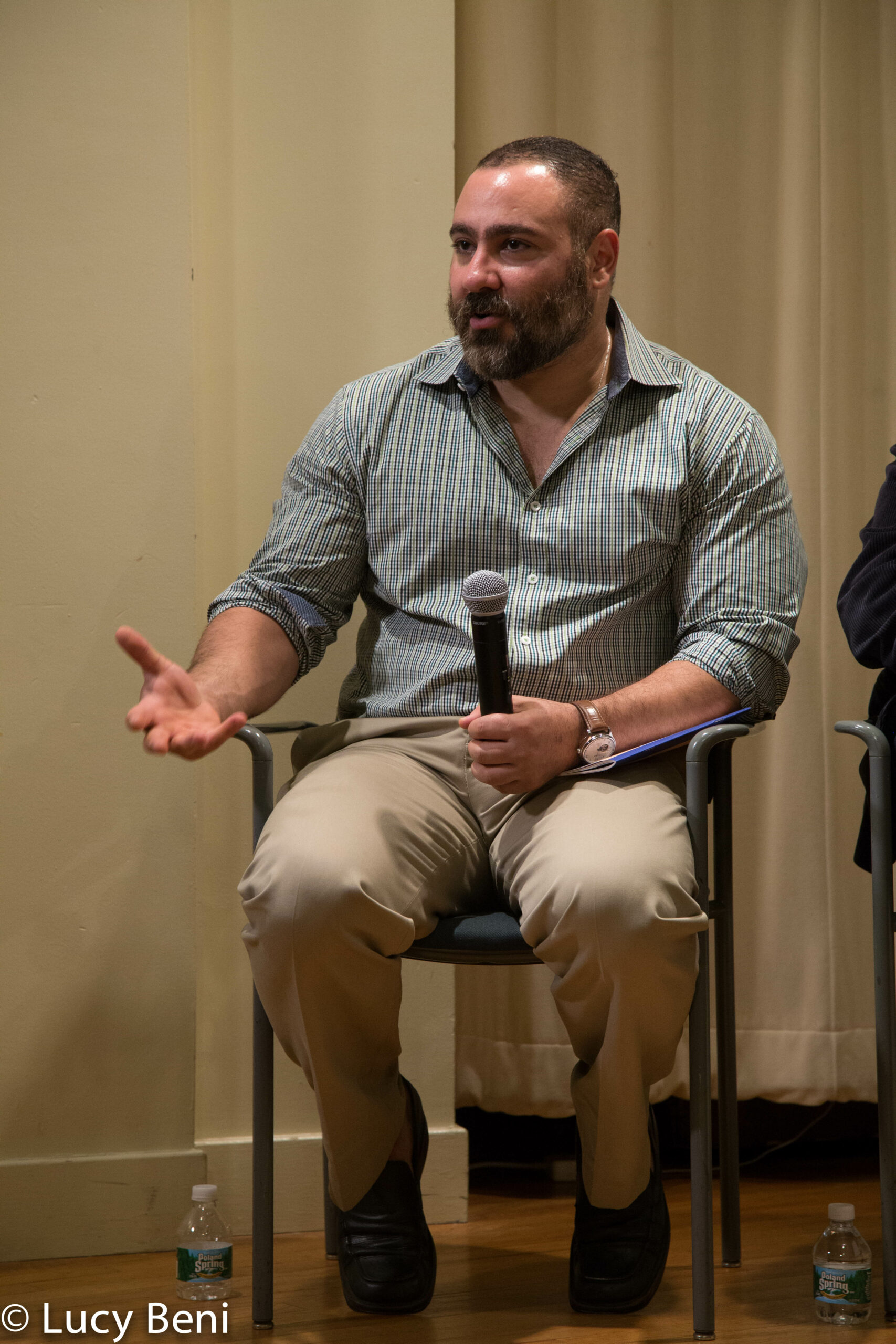 speaker-talking-from-gallery-talk-at-casa-italiana