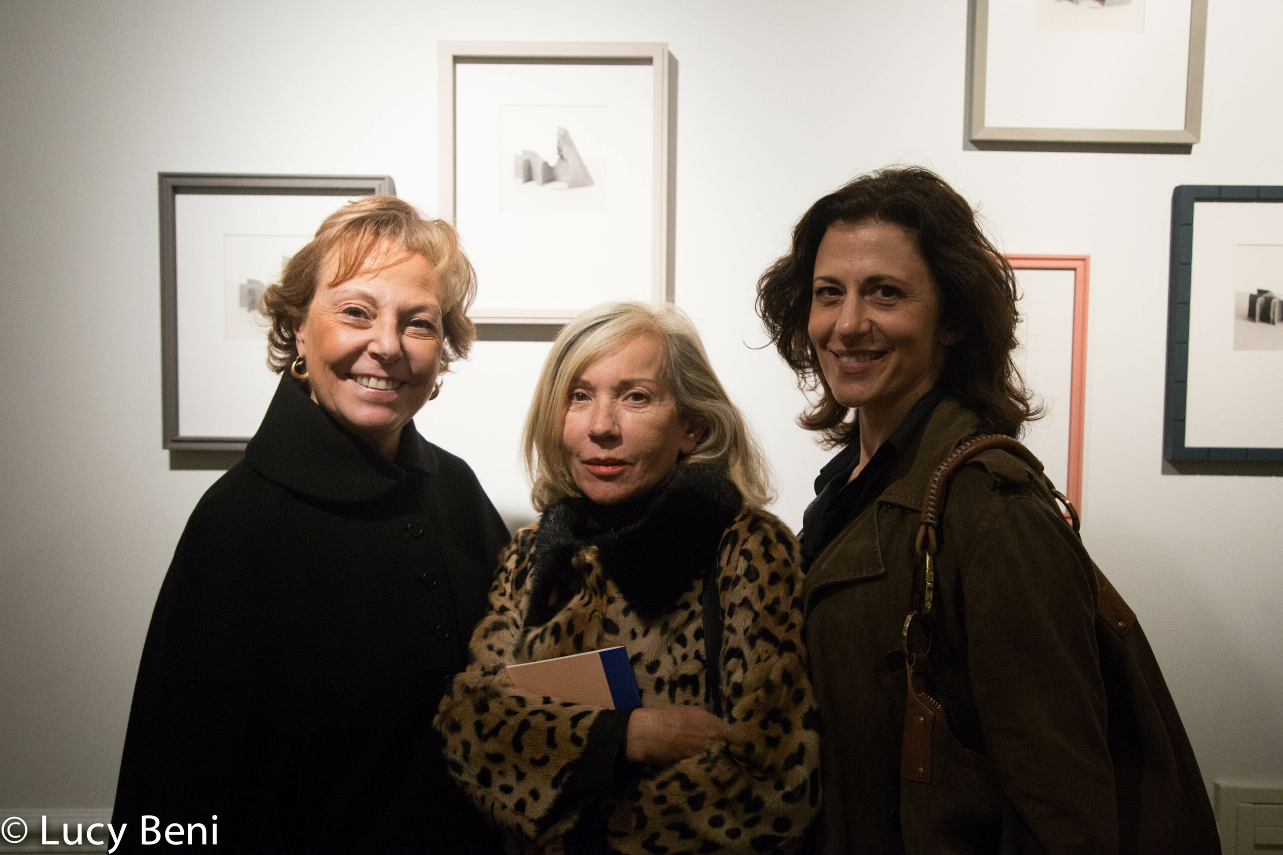 group-picture-from-gallery-talk-at-casa-italiana